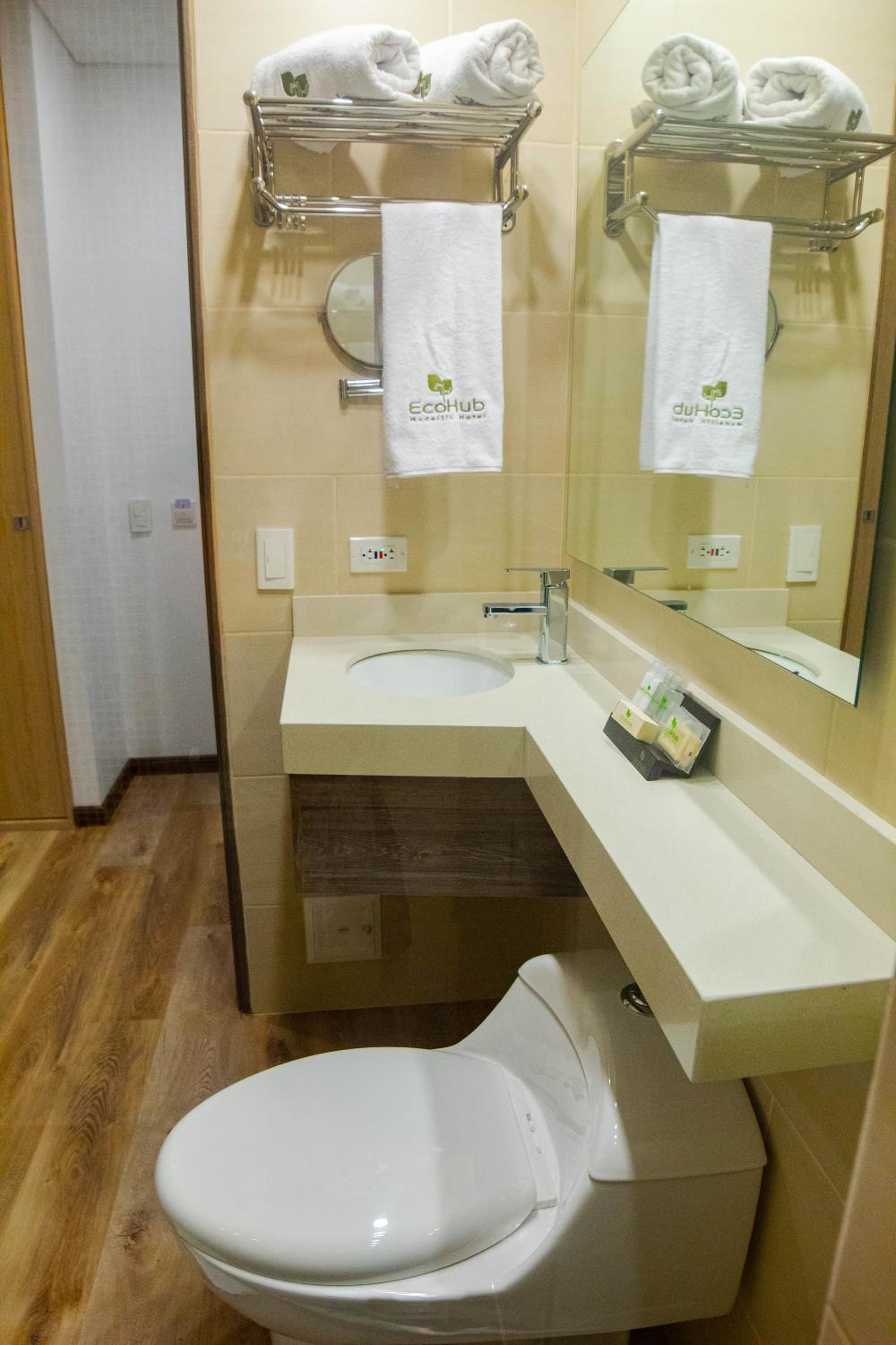 Twin Room - Photo 11