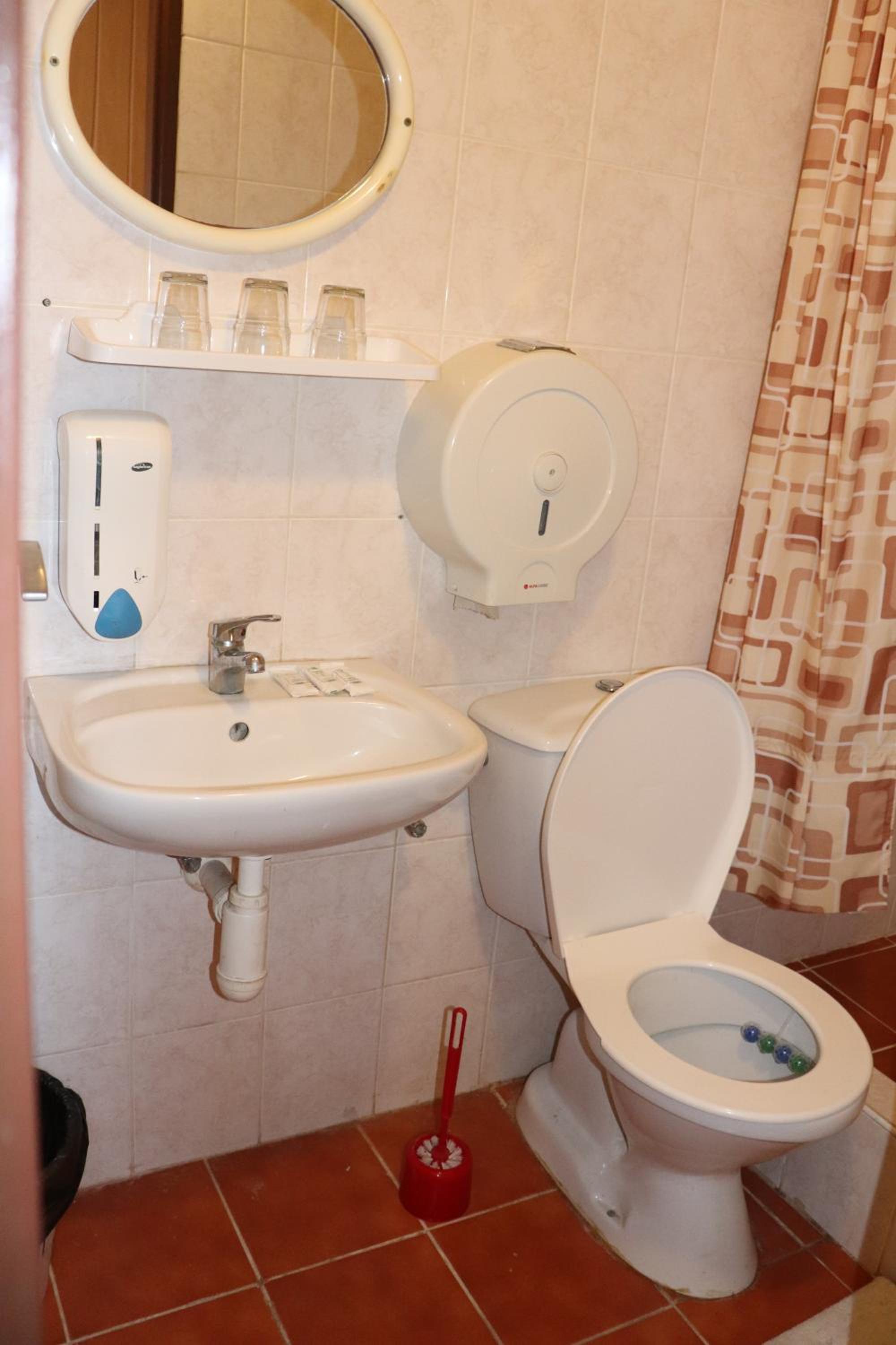 Twin Room with Shared Bathroom photo 3
