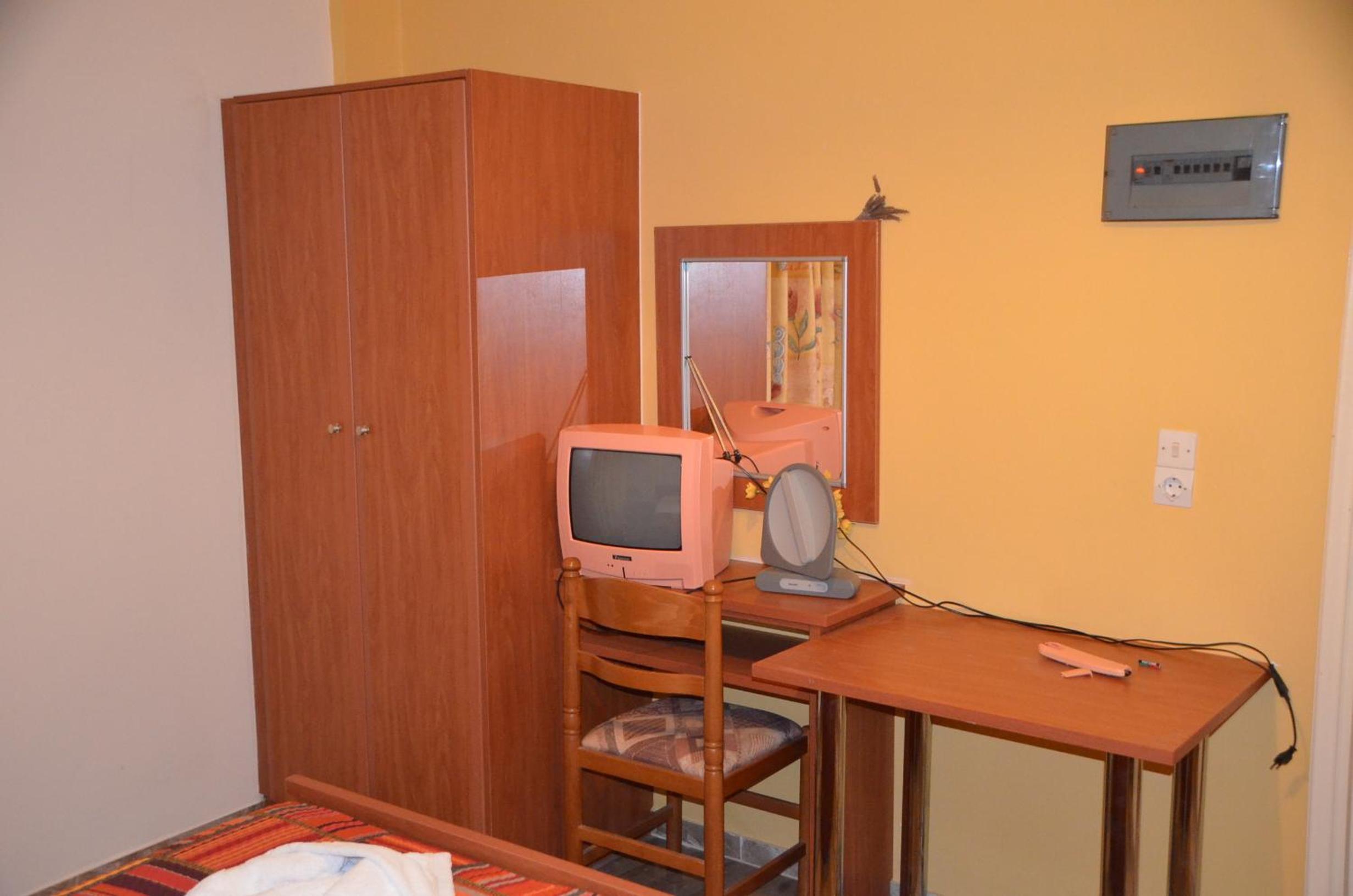 One-Bedroom Apartment - Photo 1