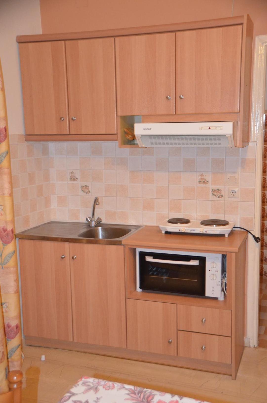 One-Bedroom Apartment - Photo 3