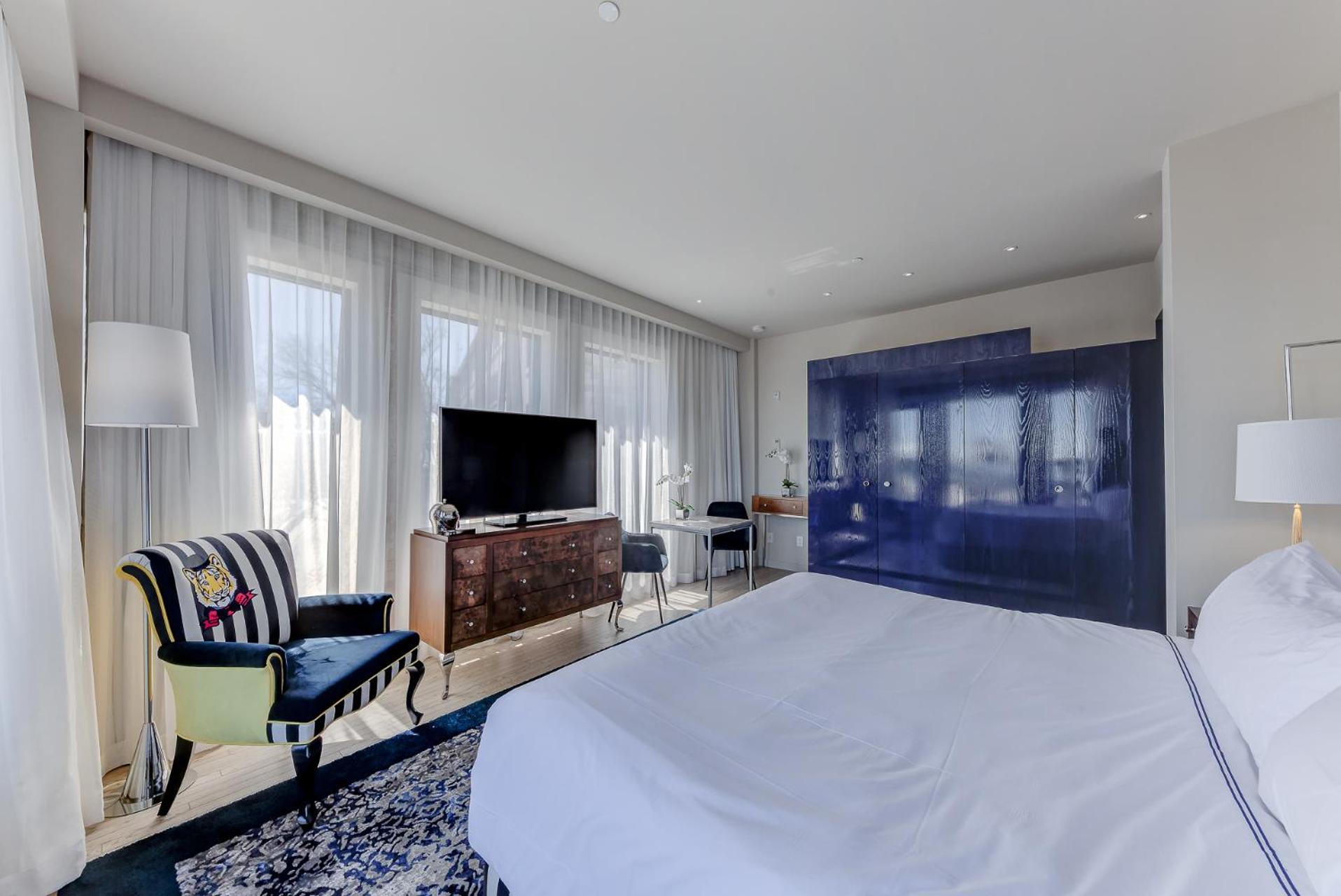 Classic Room with City View thumbnail 6
