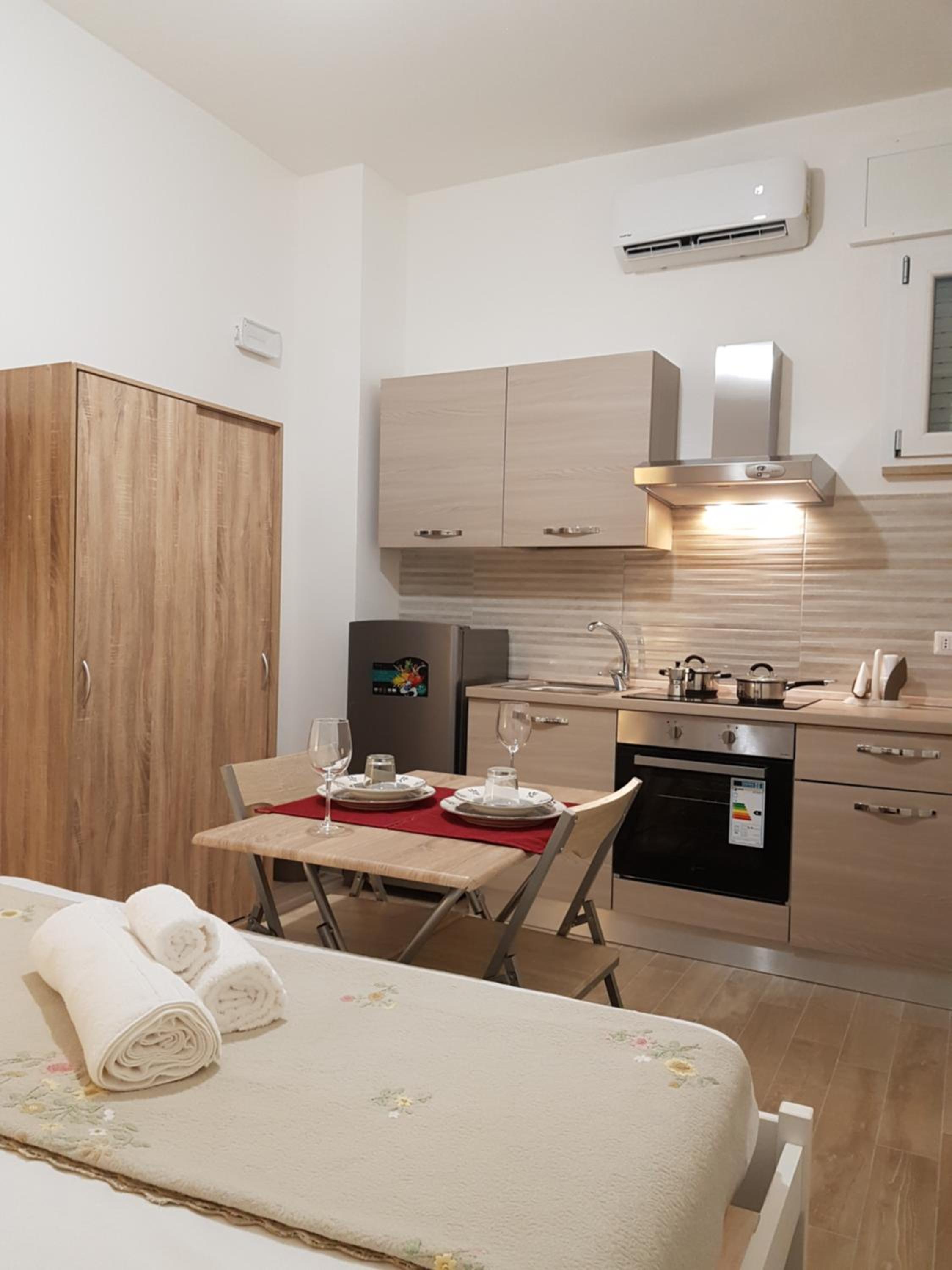 Studio Apartment - Photo 25