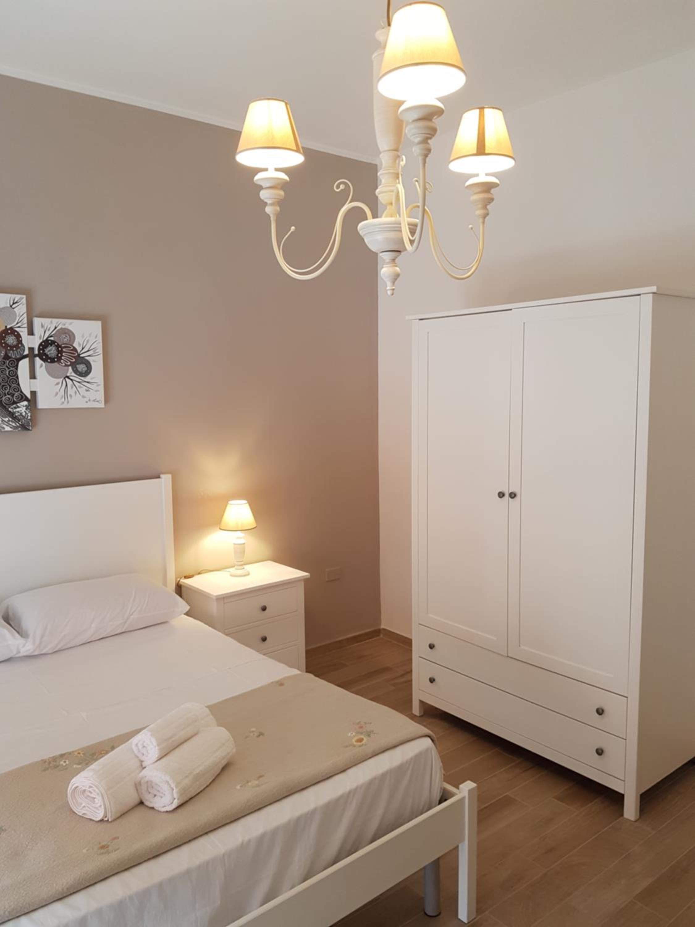 Studio Apartment - Photo 1