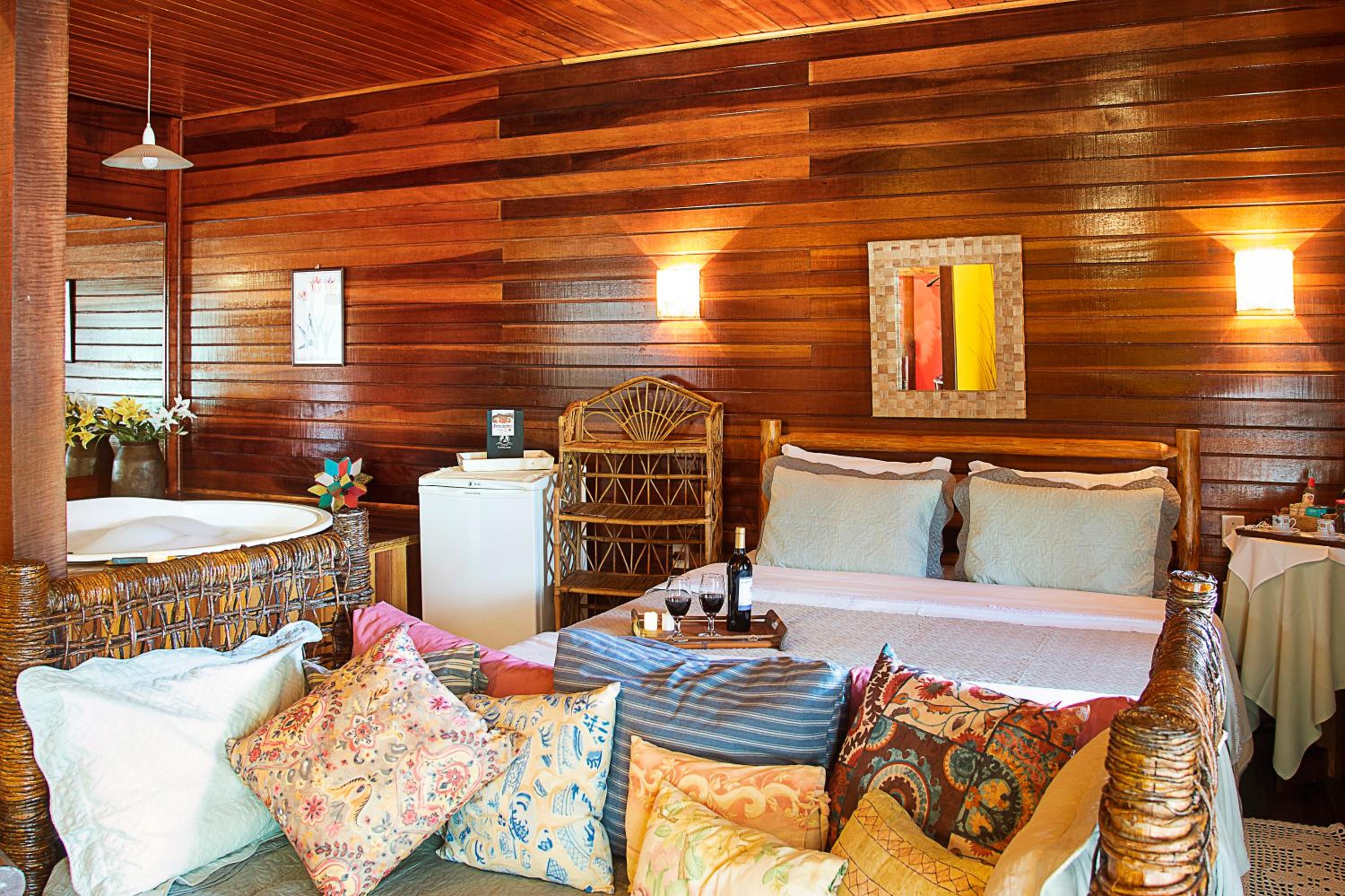 Deluxe Suite with Spa Bath photo 2