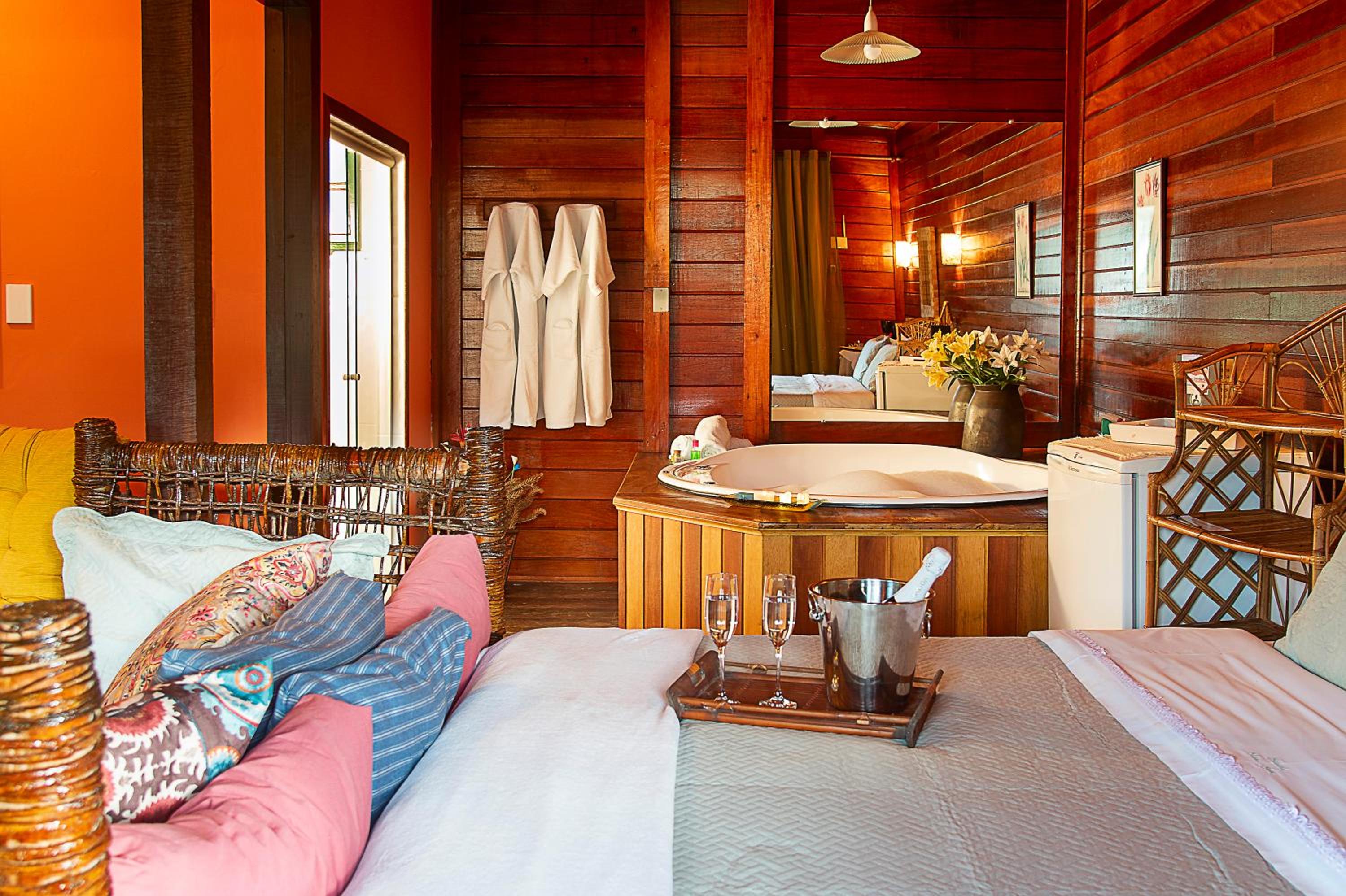 Deluxe Suite with Spa Bath photo 1
