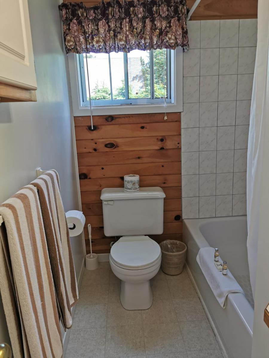 Two-Bedroom Cottage photo 3