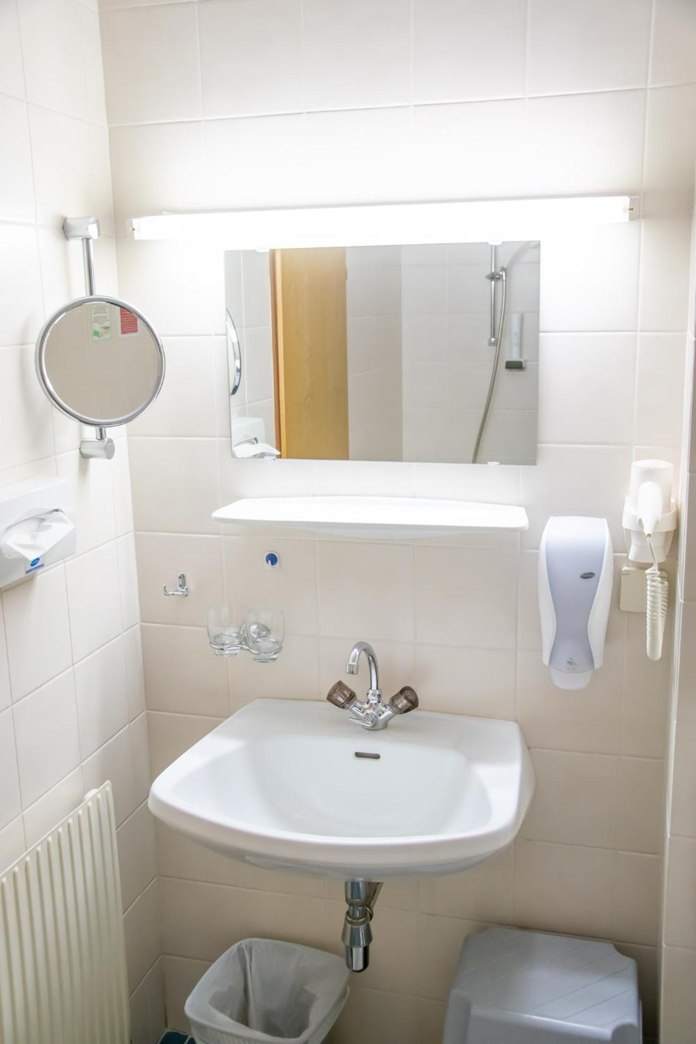 Double Room - Photo 11