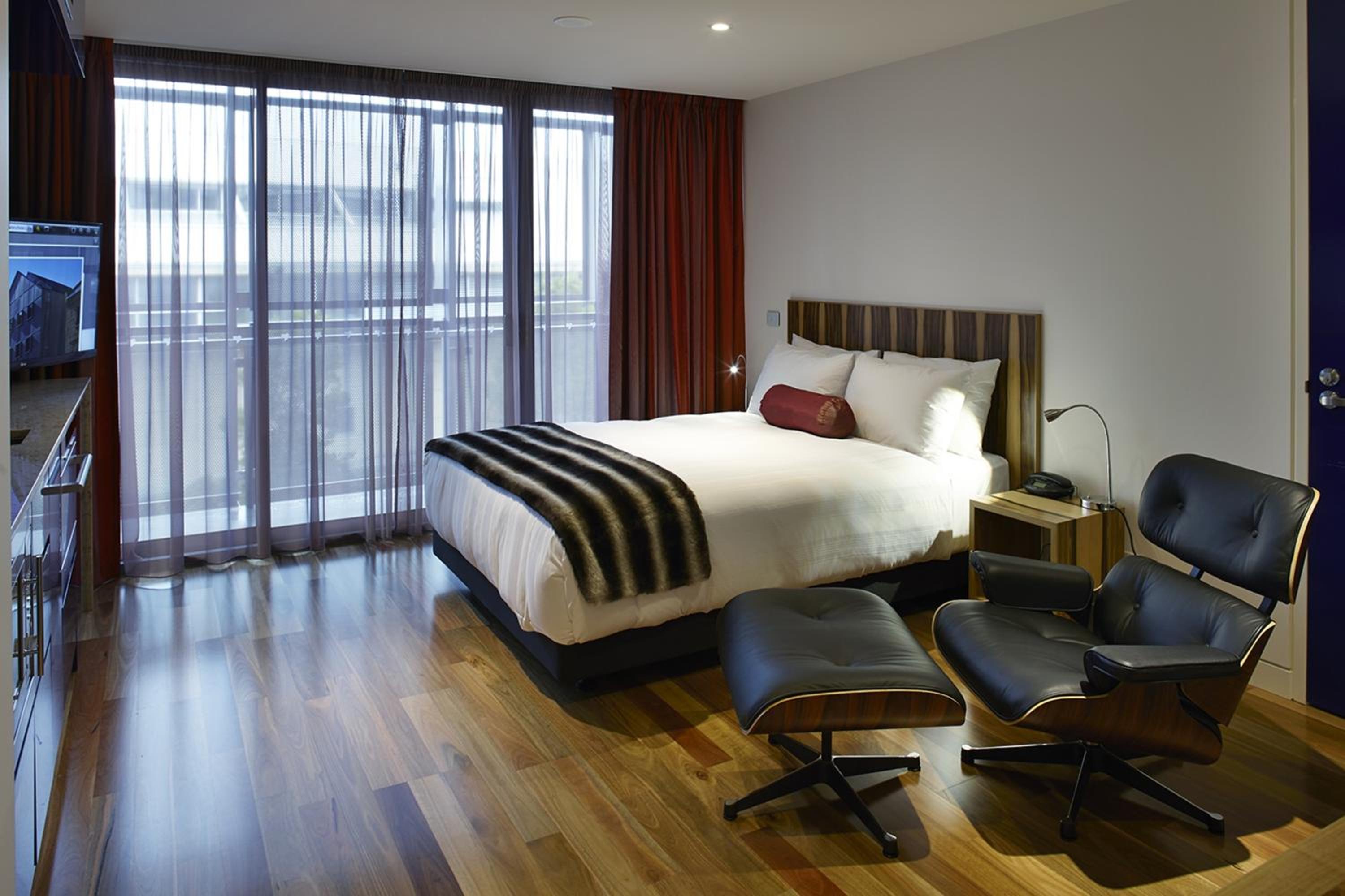 Special Offer - Premium One Bedroom Apartment thumbnail 6