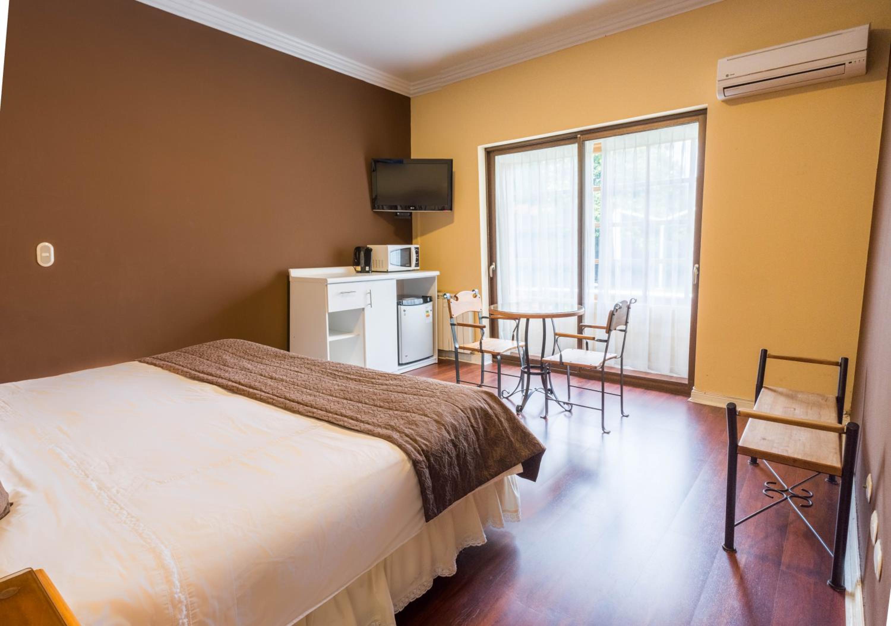 Queen Room photo 1