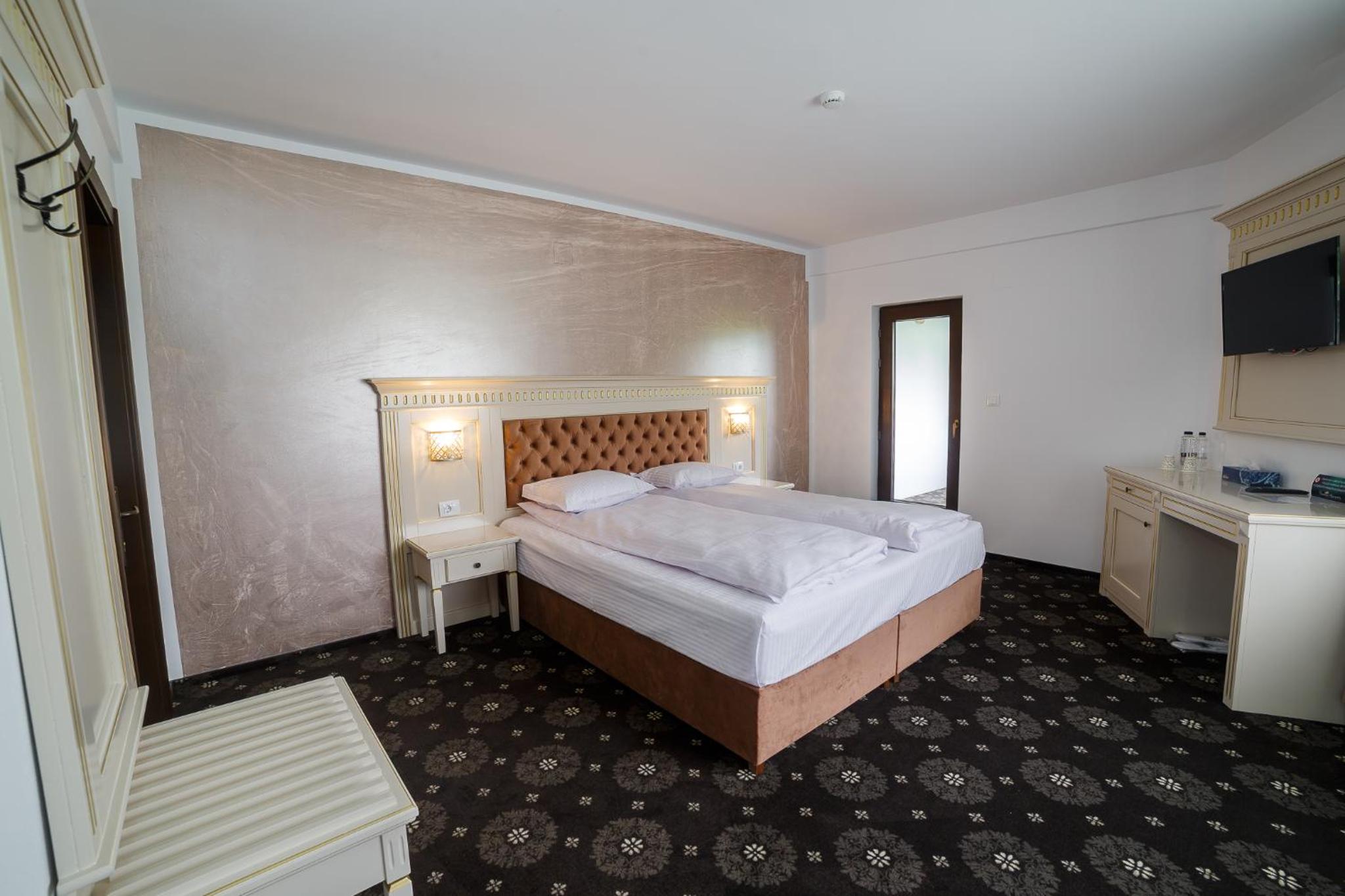Deluxe Double or Twin Room photo 1