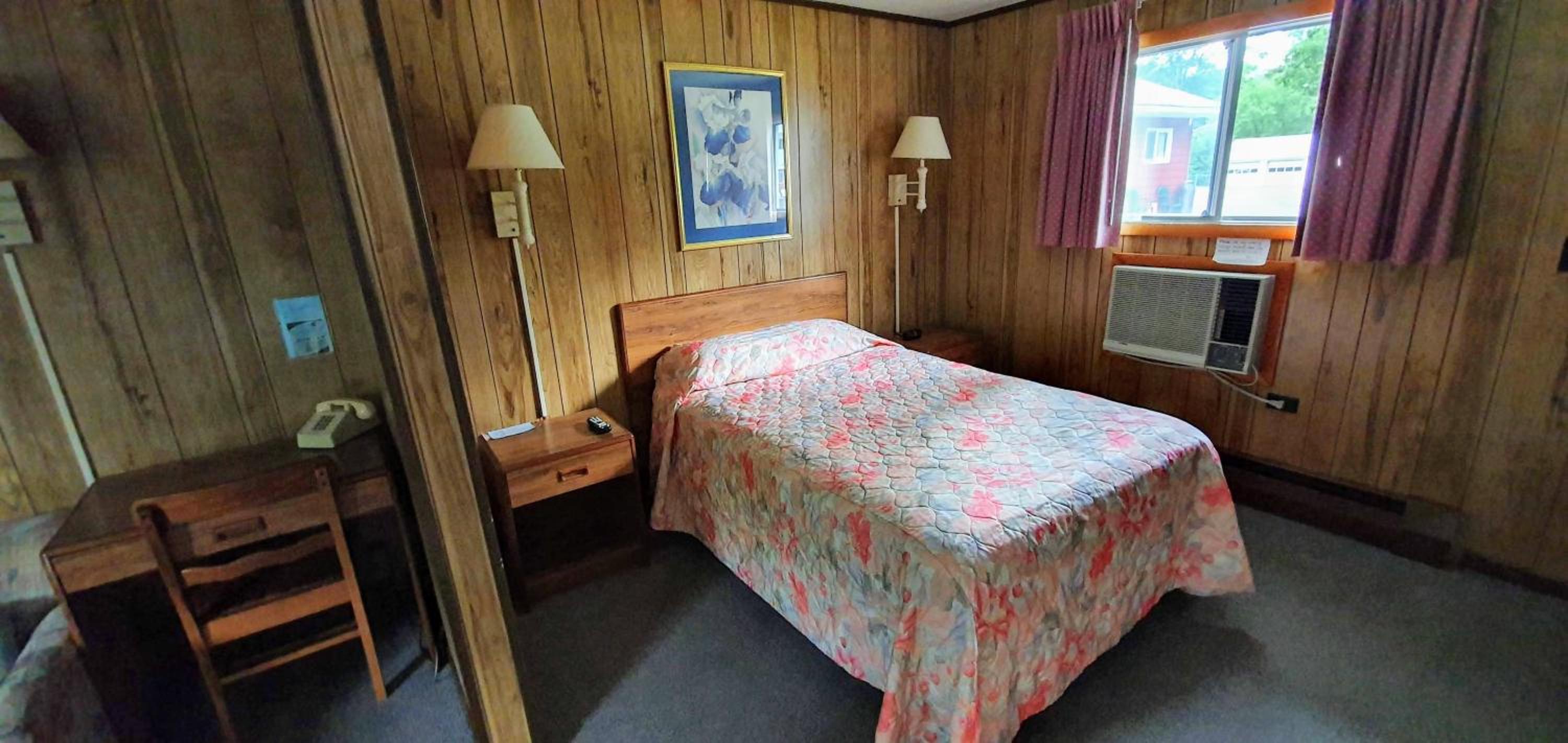 Queen Room photo 1