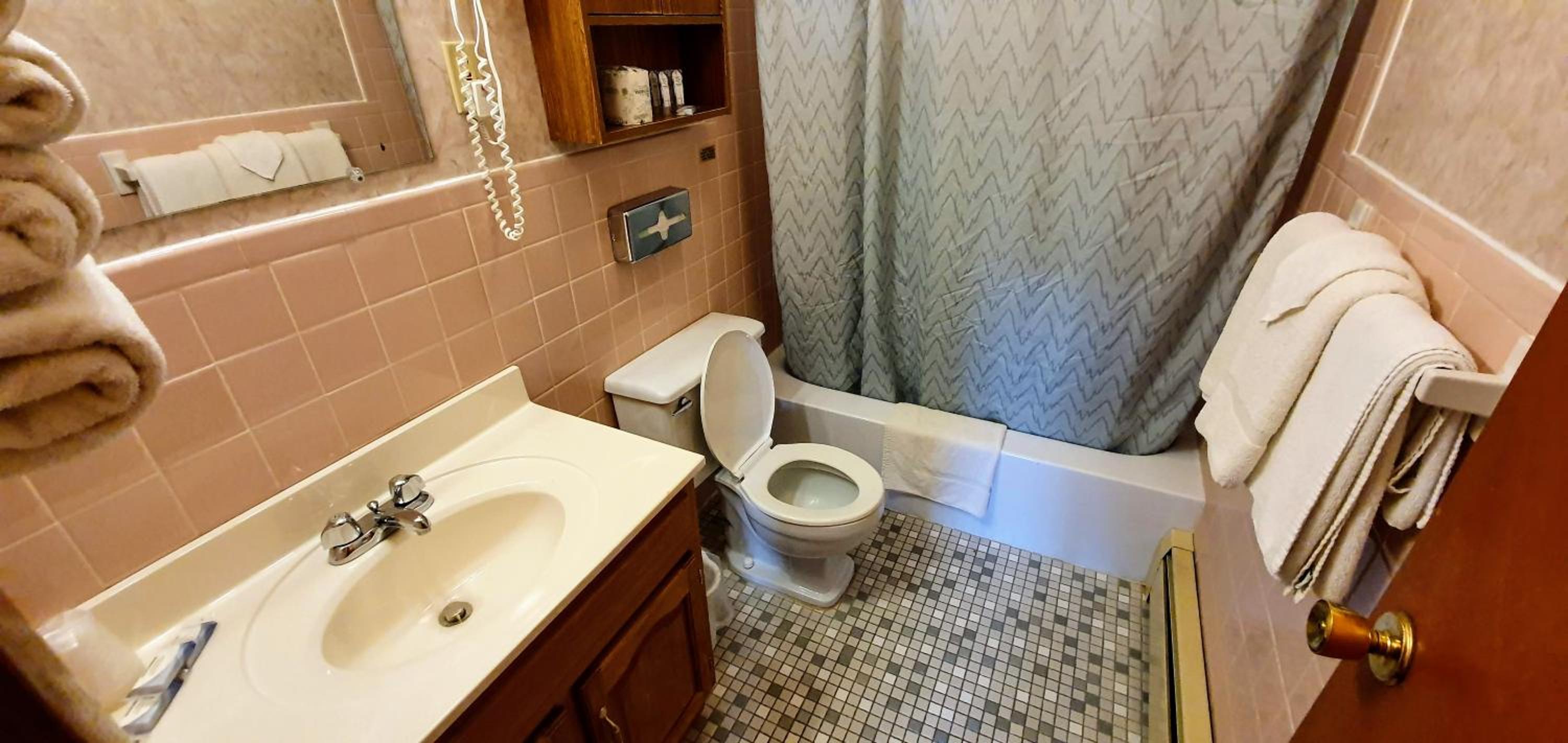 Deluxe Queen Room with Two Queen Beds photo 3