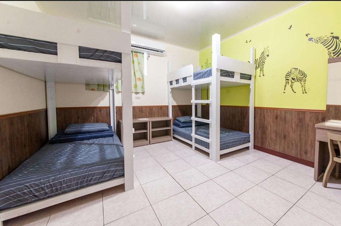 Quadruple Room with Private Bathroom photo 3