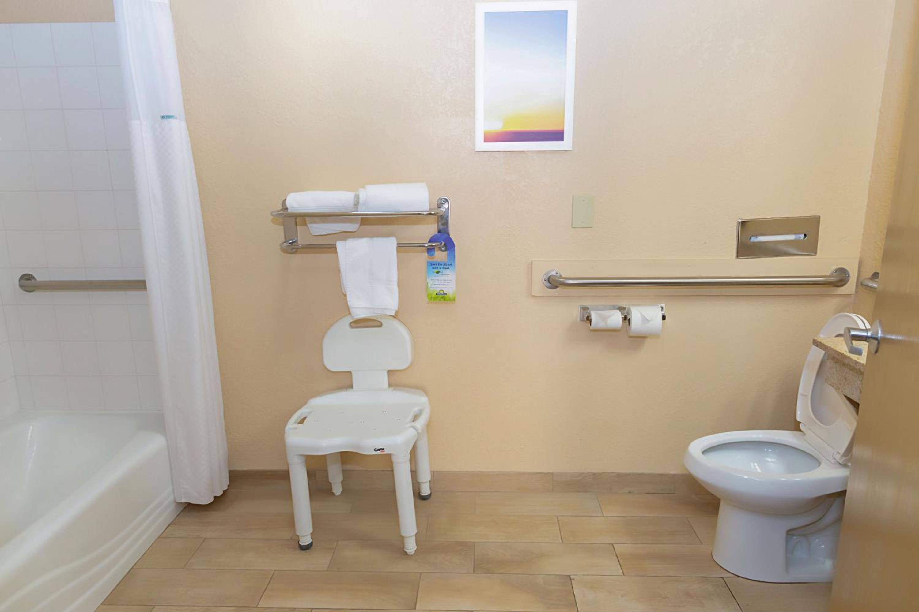 King Room - Disability Access/Non-Smoking - Photo 3