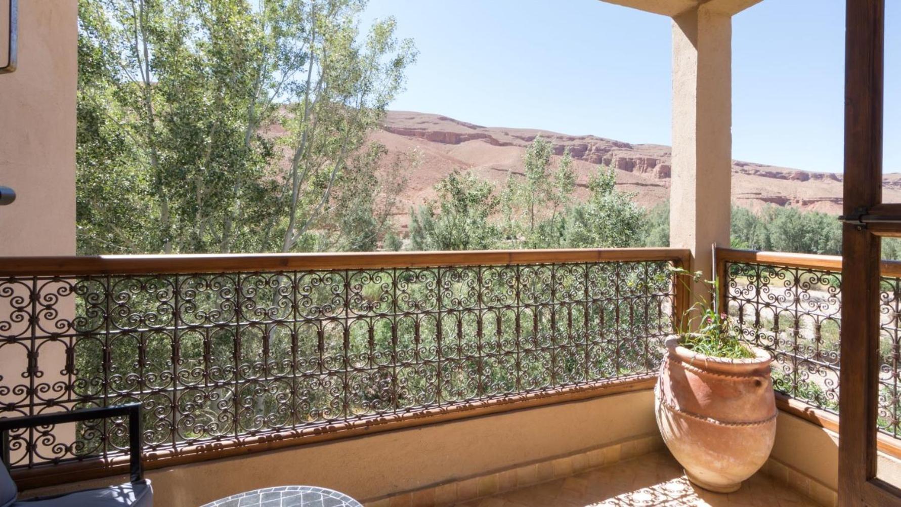 Double Room with Balcony - Photo 8