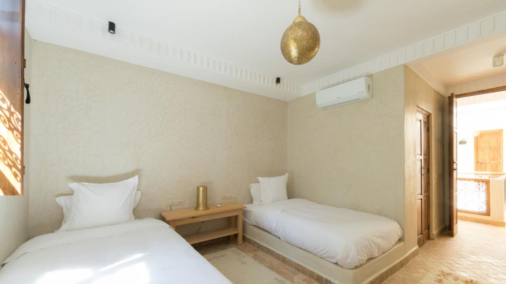 Twin Room - Photo 3