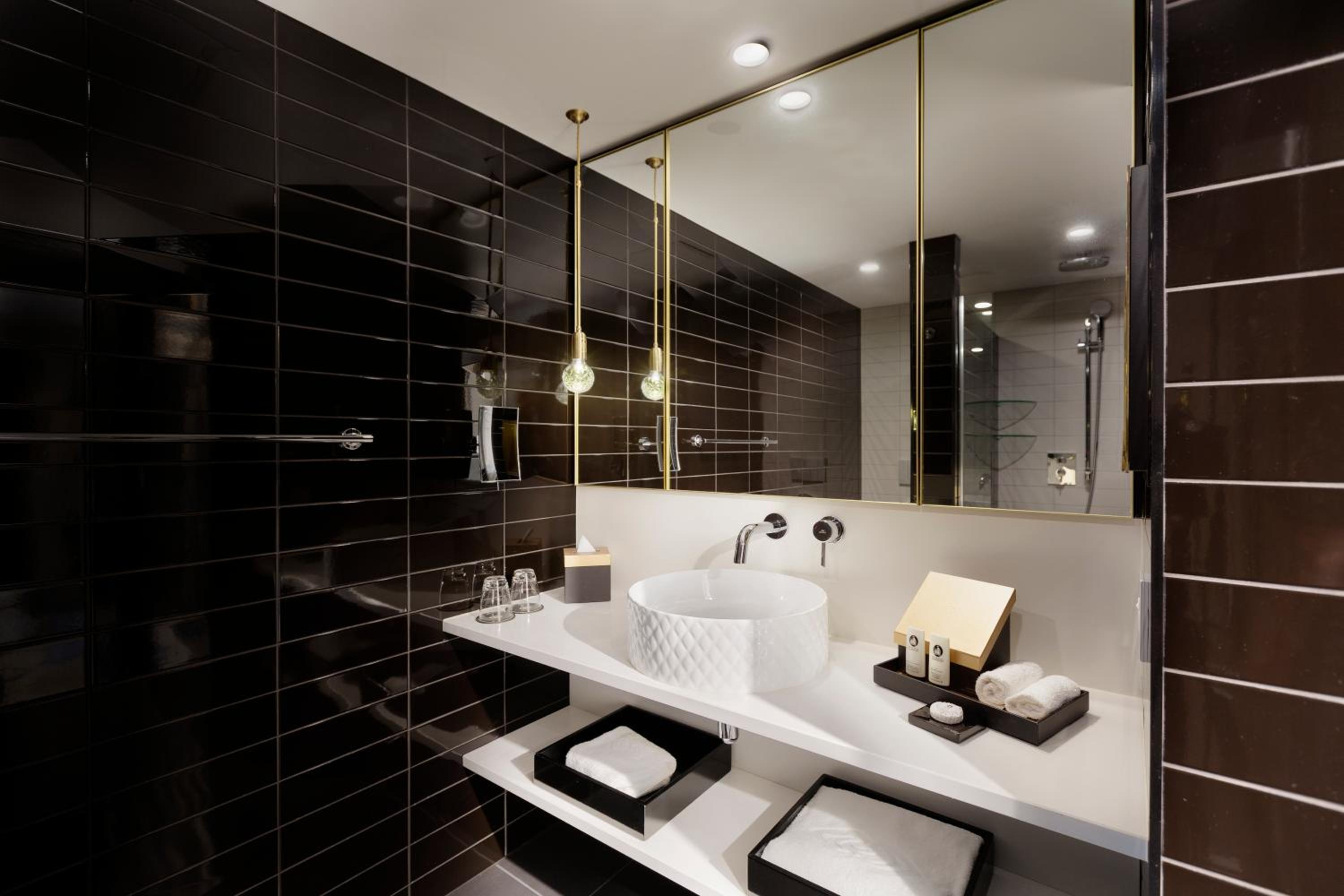 Luxury King Room with Club Access photo 3