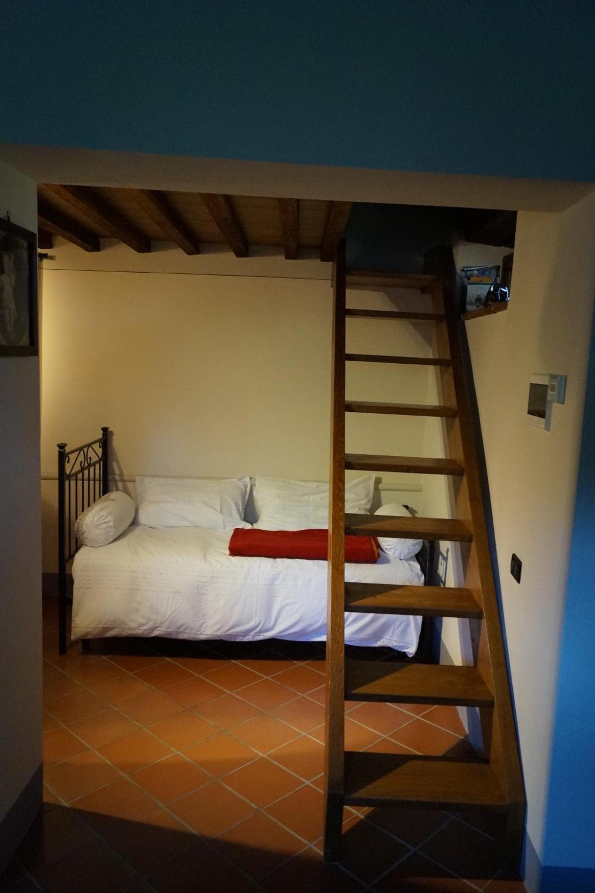One-Bedroom Apartment - Split Level photo 2