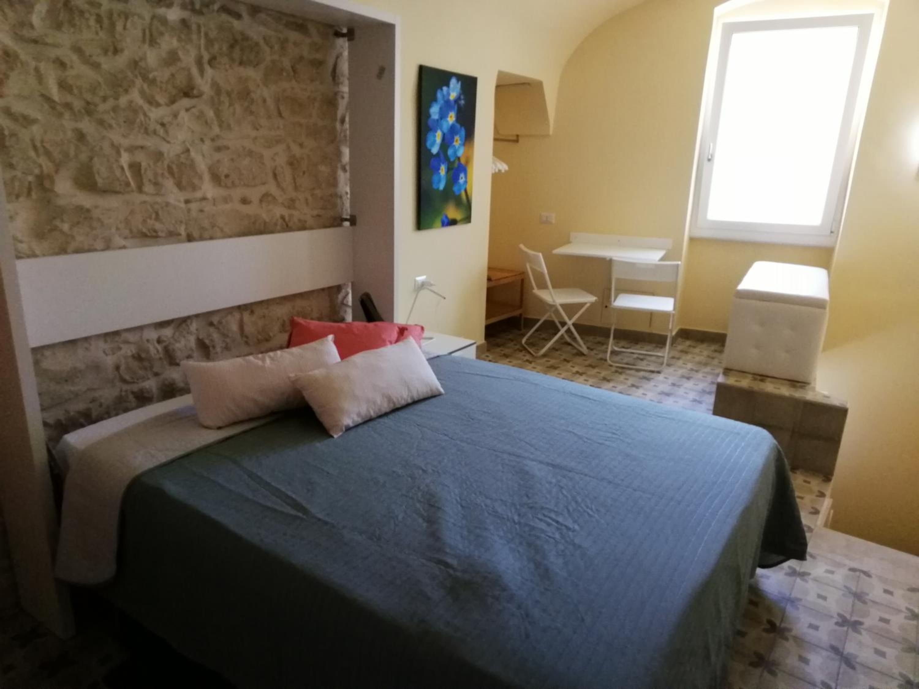 One-Bedroom Apartment - Photo 7