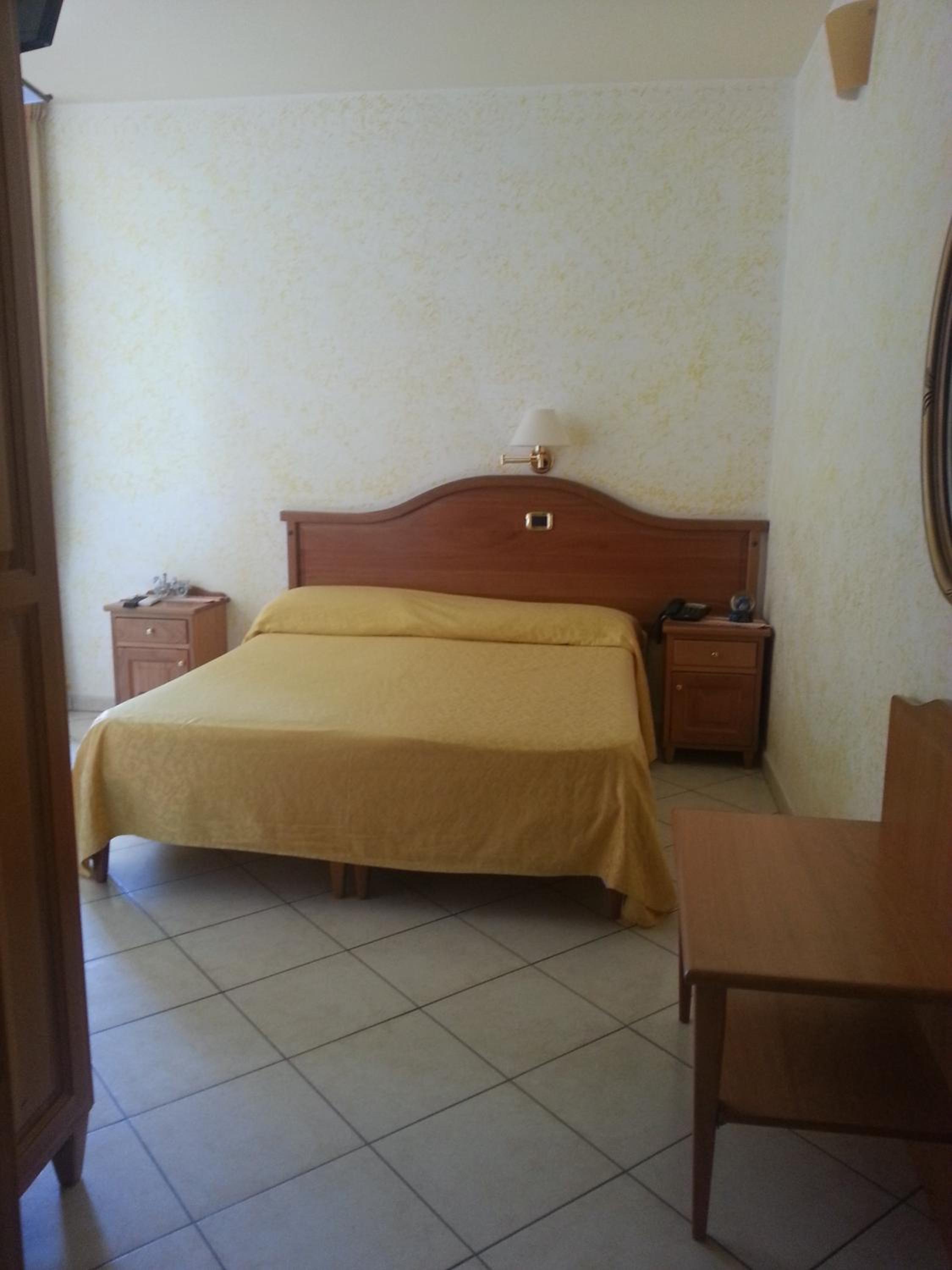 Standard Double or Twin Room photo 2