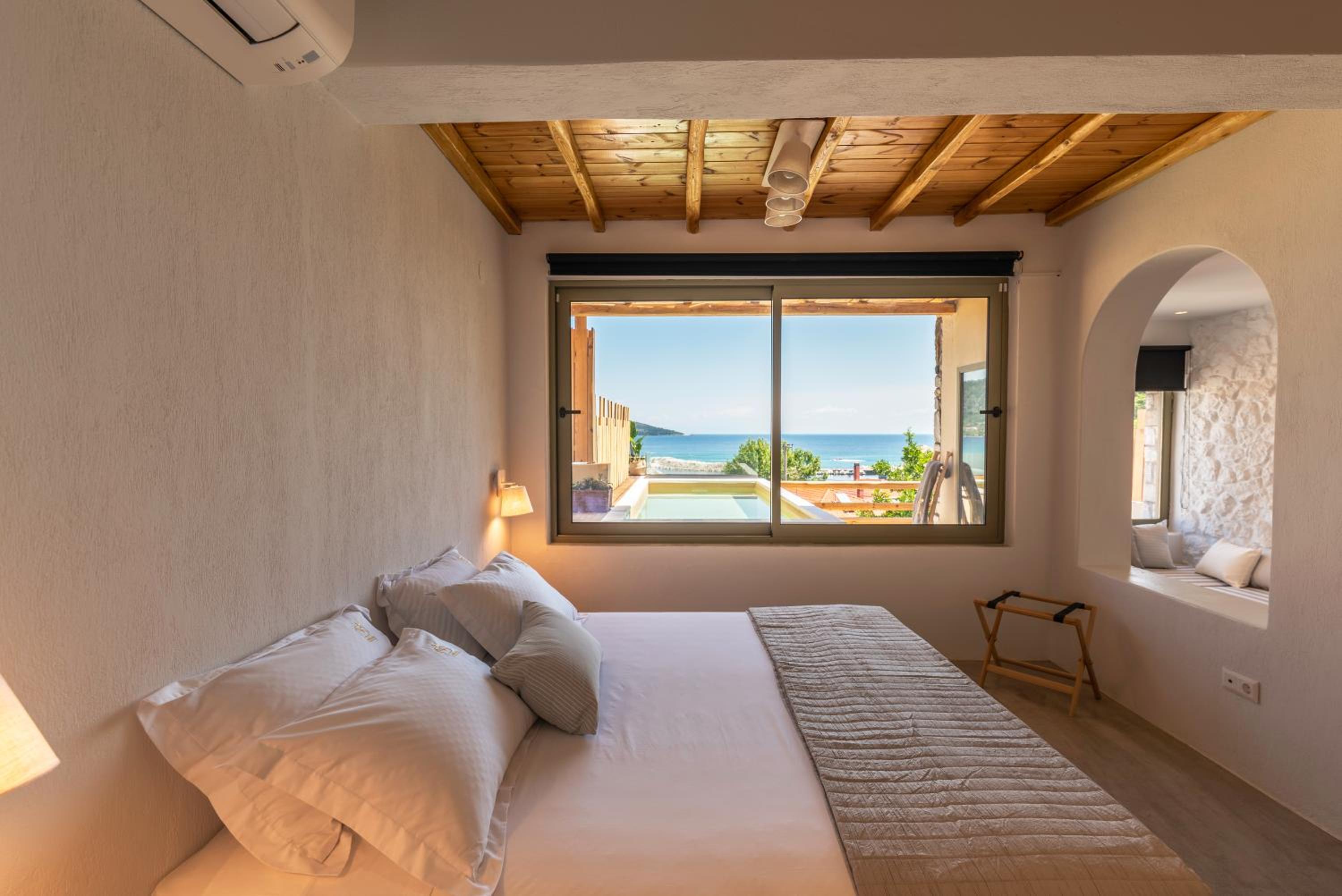 Superior Suite with Sea View and Outdoor Swimming Pool