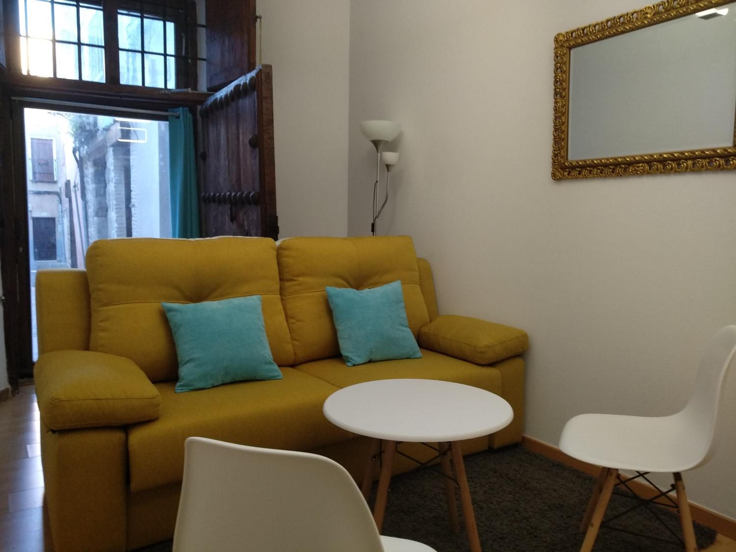 One-Bedroom Apartment - Photo 12