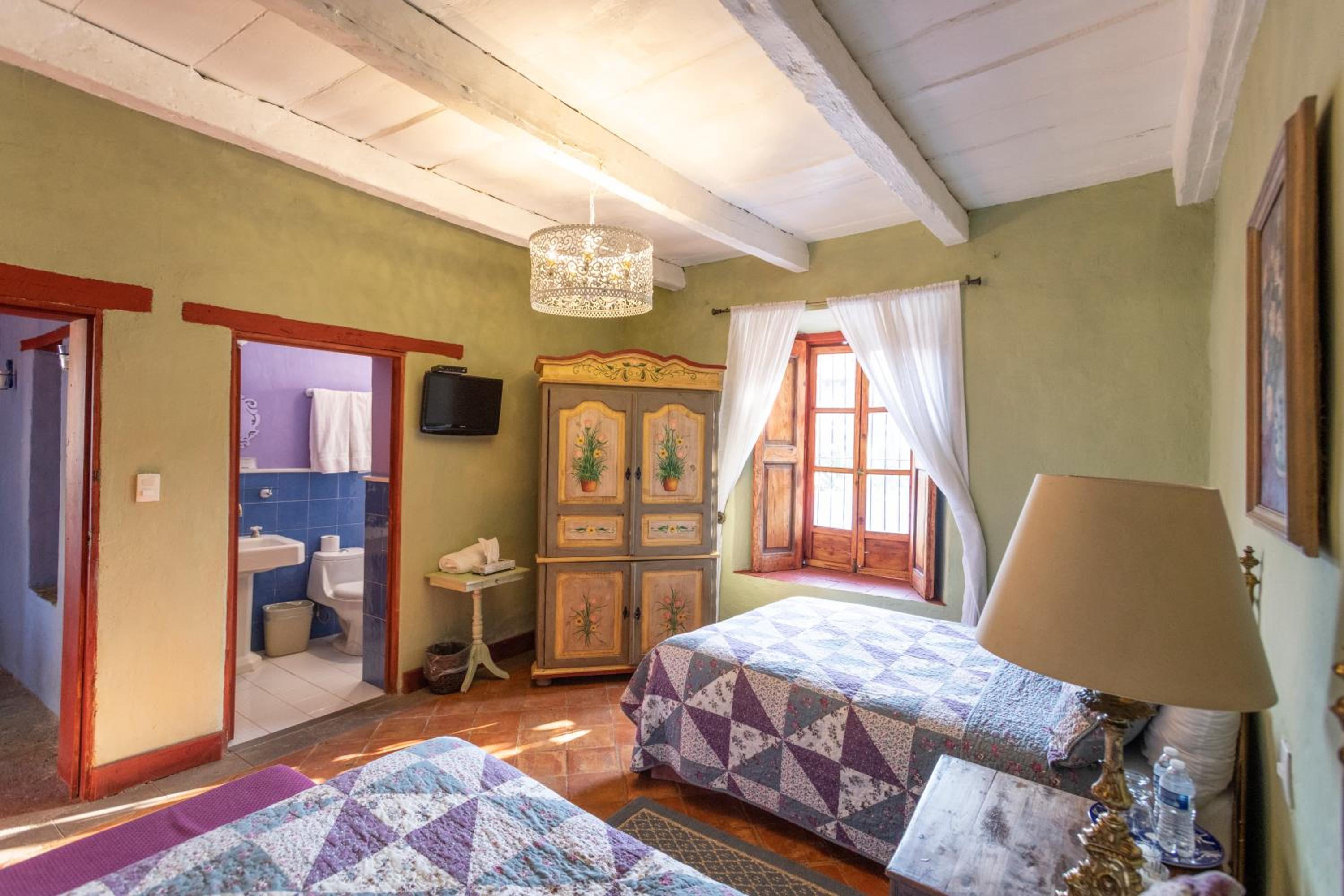 Two Double Beds Room with Private Bathroom - Photo 1