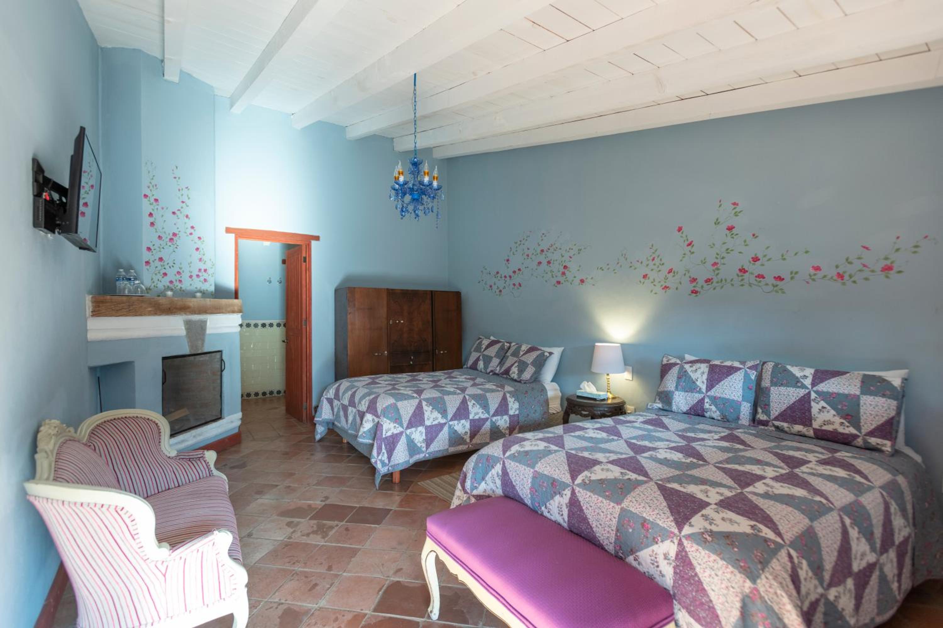 Deluxe Double Room with Bath and Fireplace - Photo 9