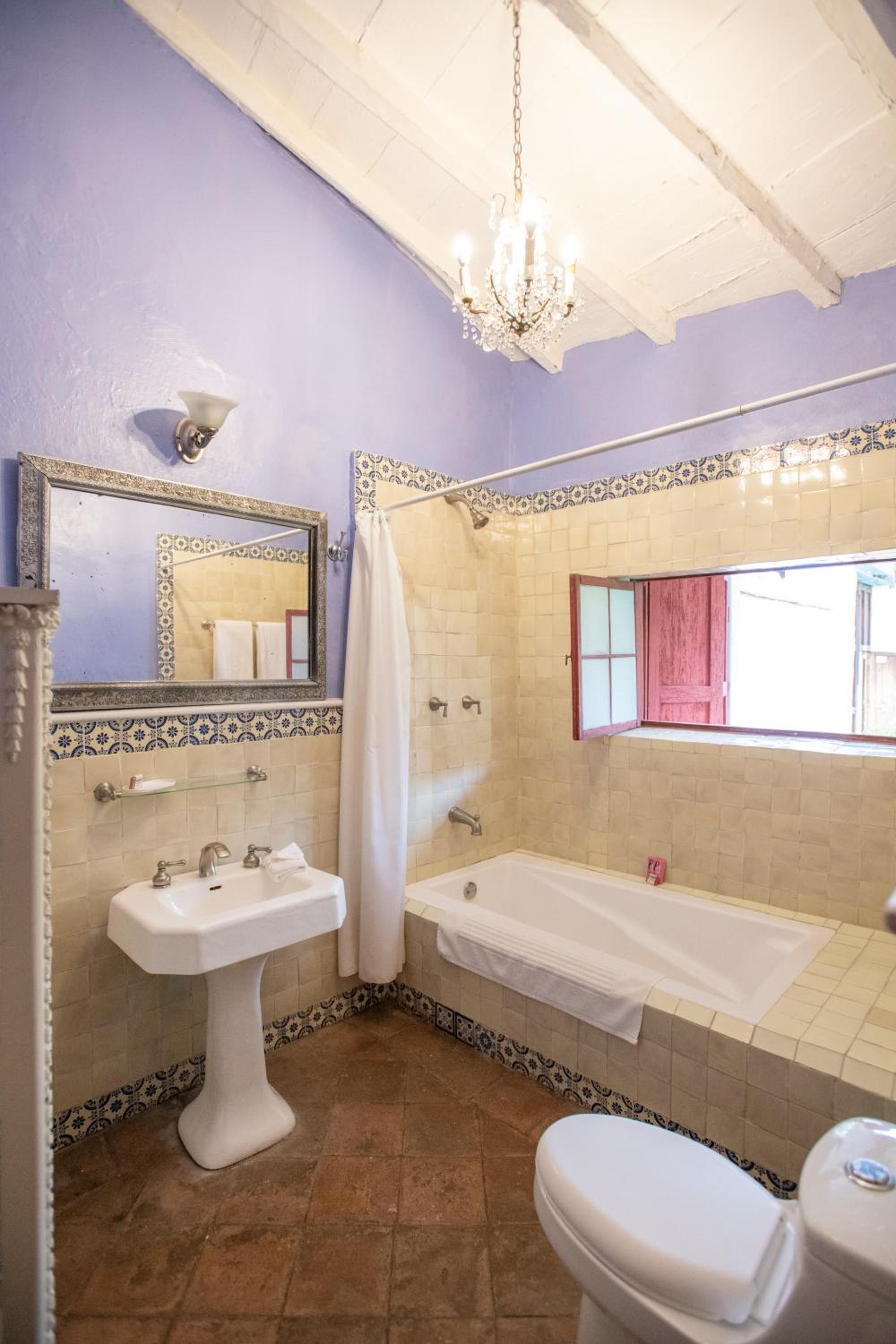 Deluxe King Room with Bath and Fireplace - Photo 13