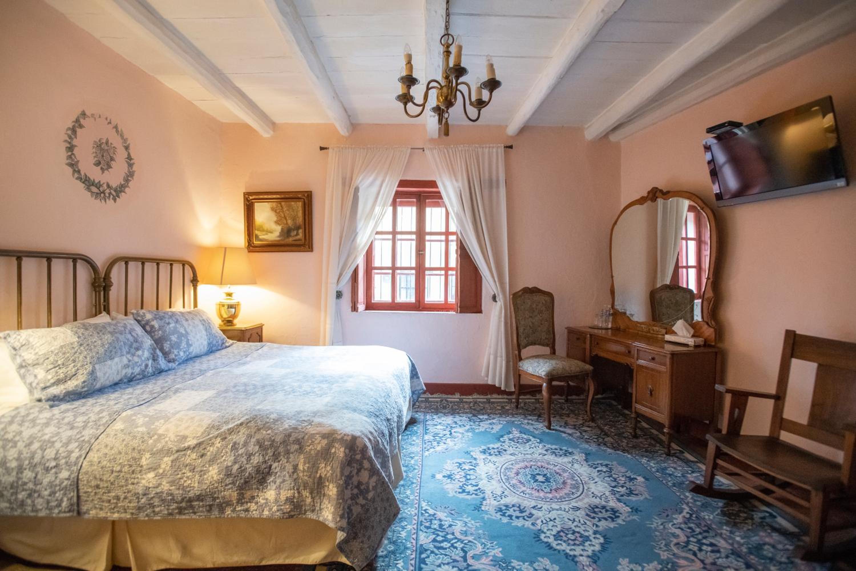 Deluxe King Room with Bath and Fireplace - Photo 11