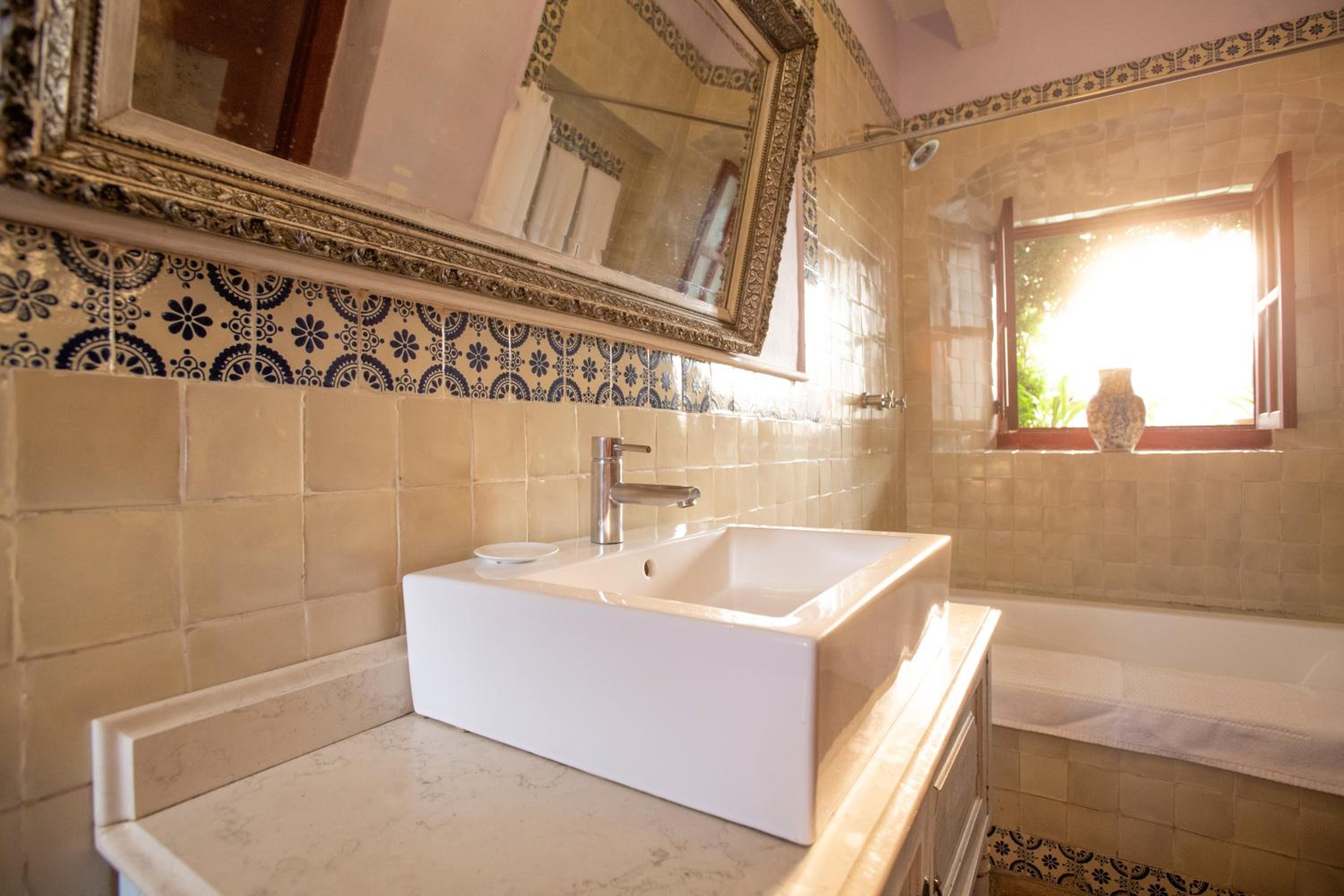 Deluxe Double Room with Bath and Fireplace - Photo 6
