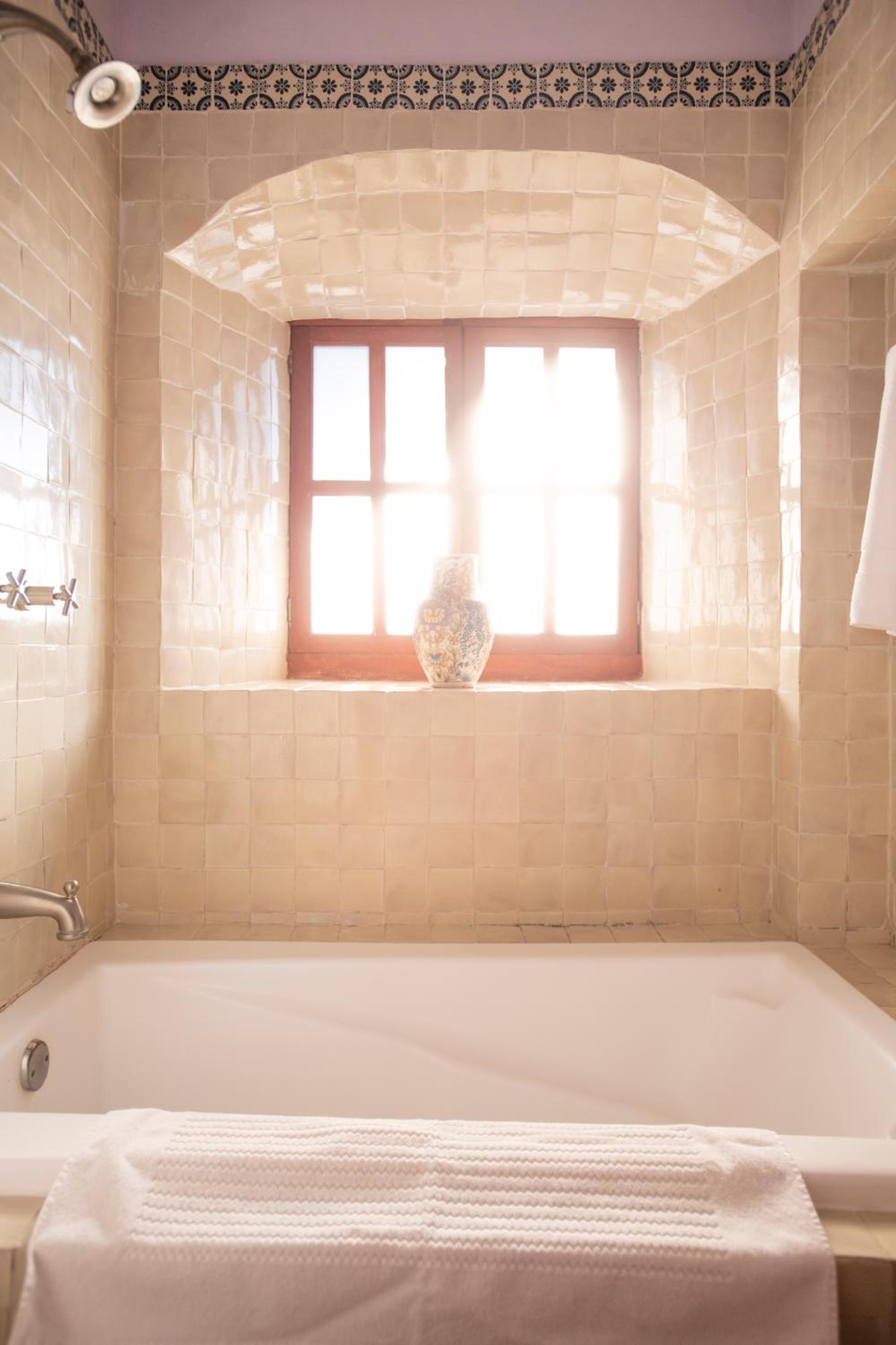 Deluxe Double Room with Bath and Fireplace - Photo 4