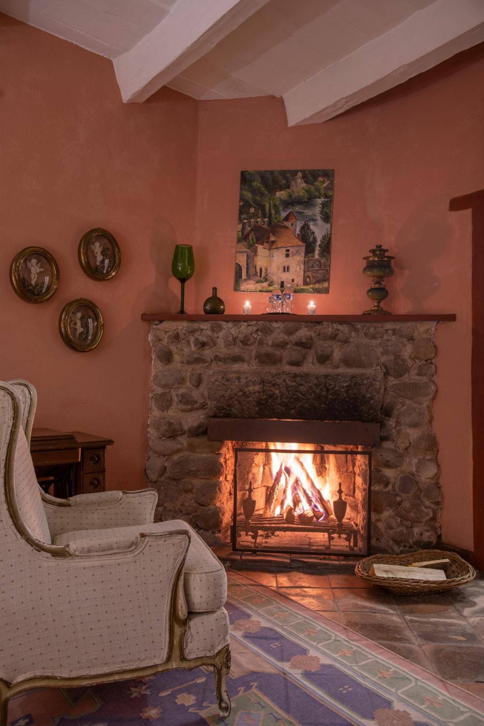 Deluxe Double Room with Bath and Fireplace - Photo 8