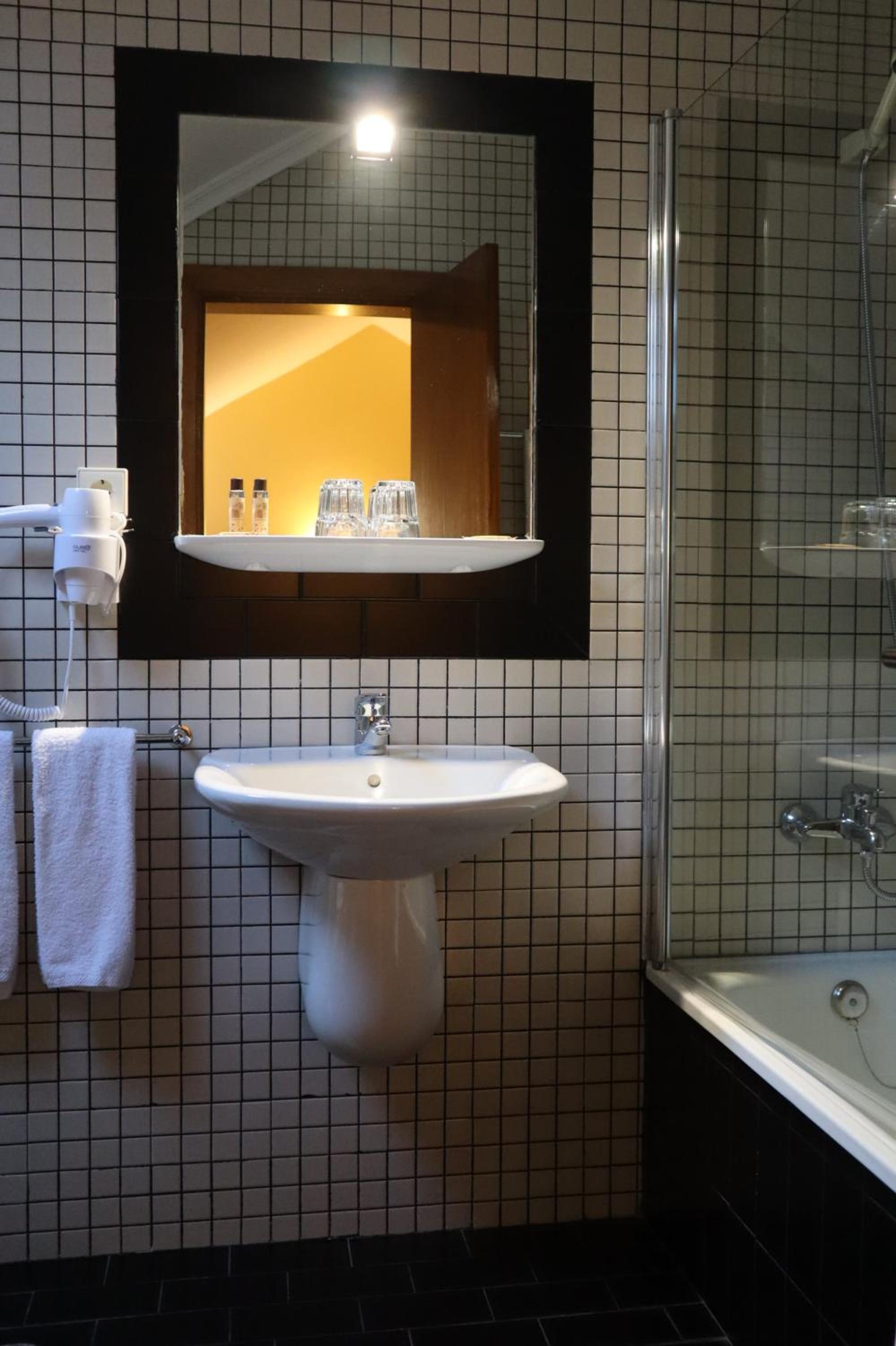 Twin Room - Photo 2