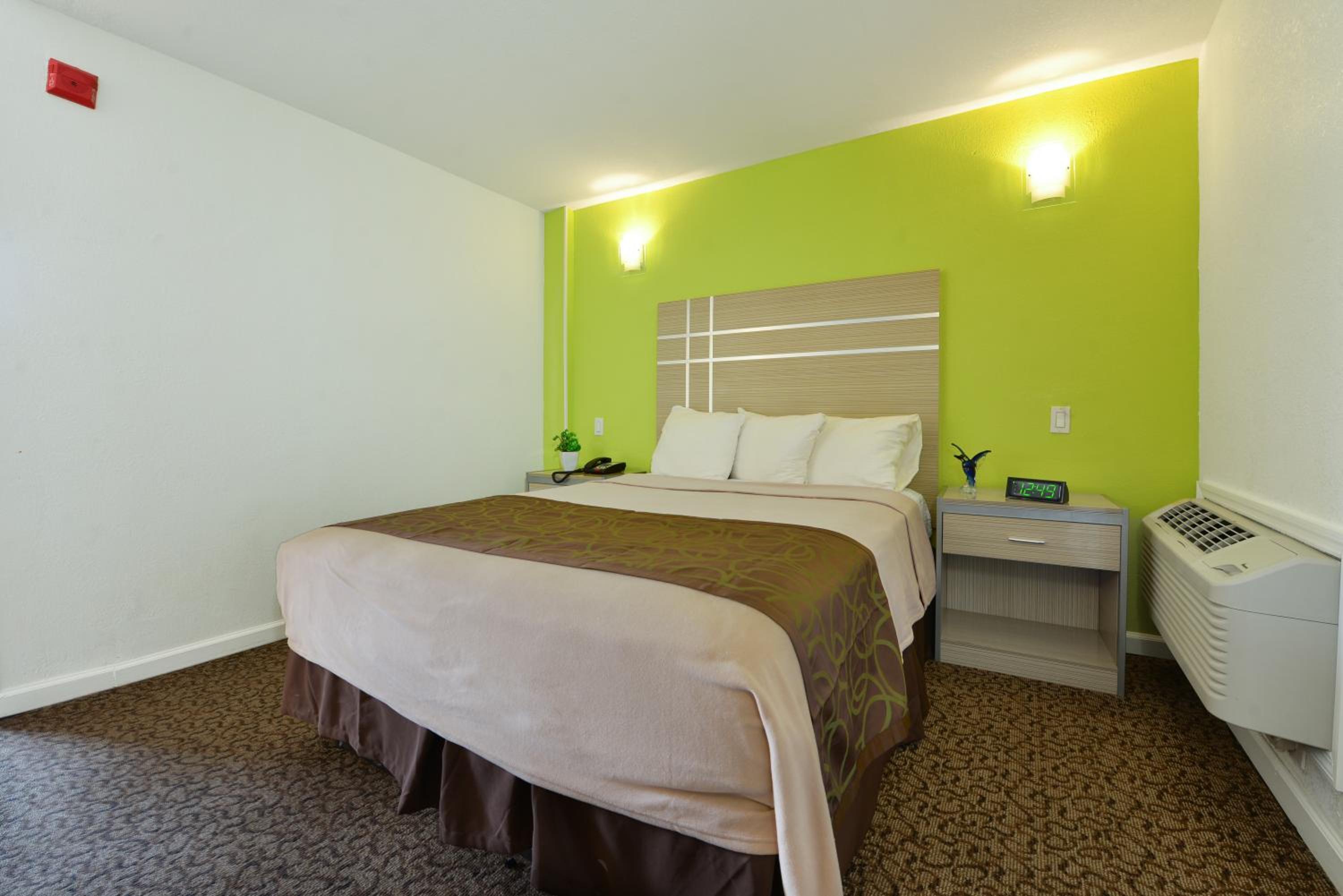 Standard Queen Room with Shower  - Photo 5