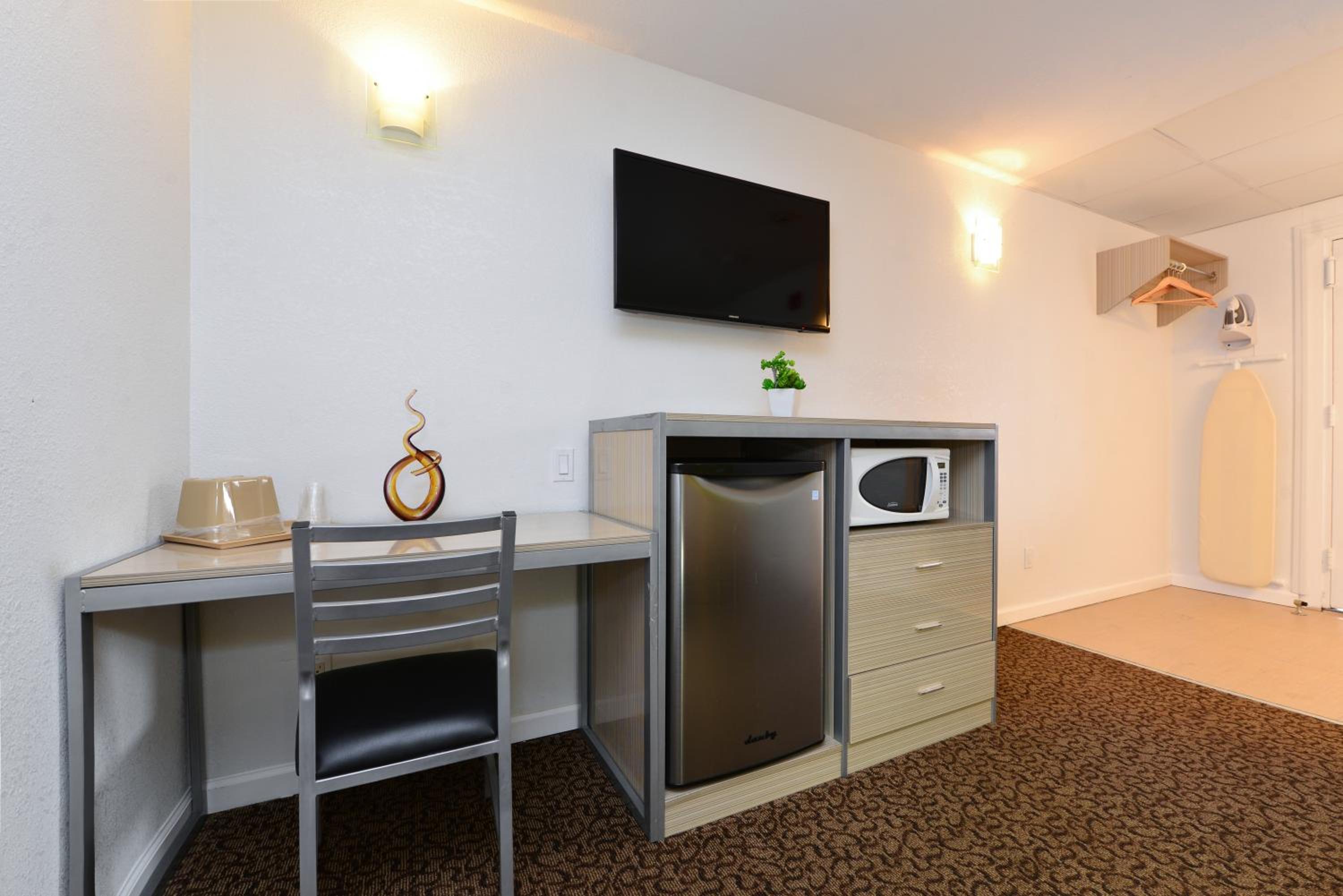 Standard Queen Room with Shower  - Photo 4