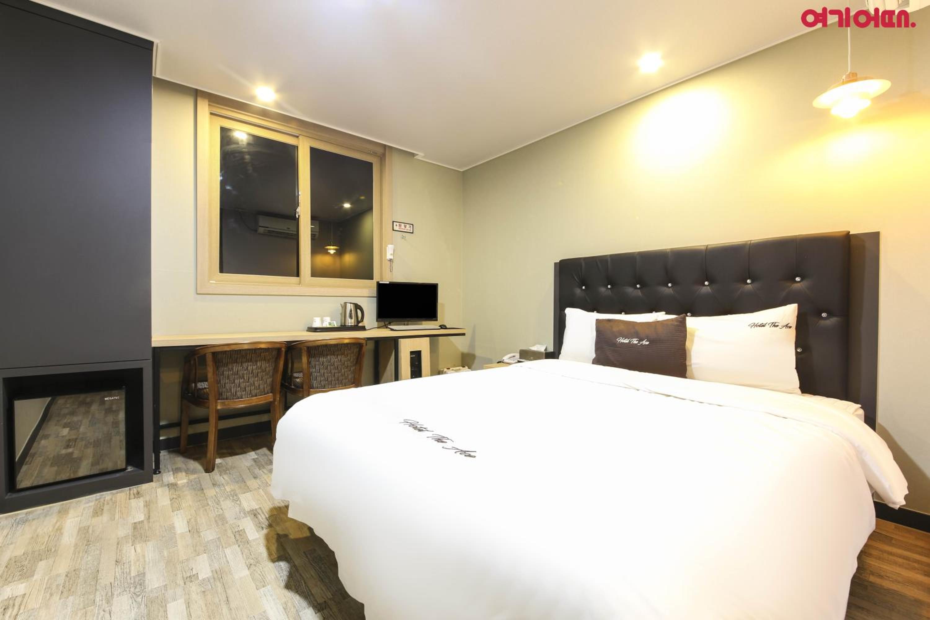 Standard Double Room - Photo 10