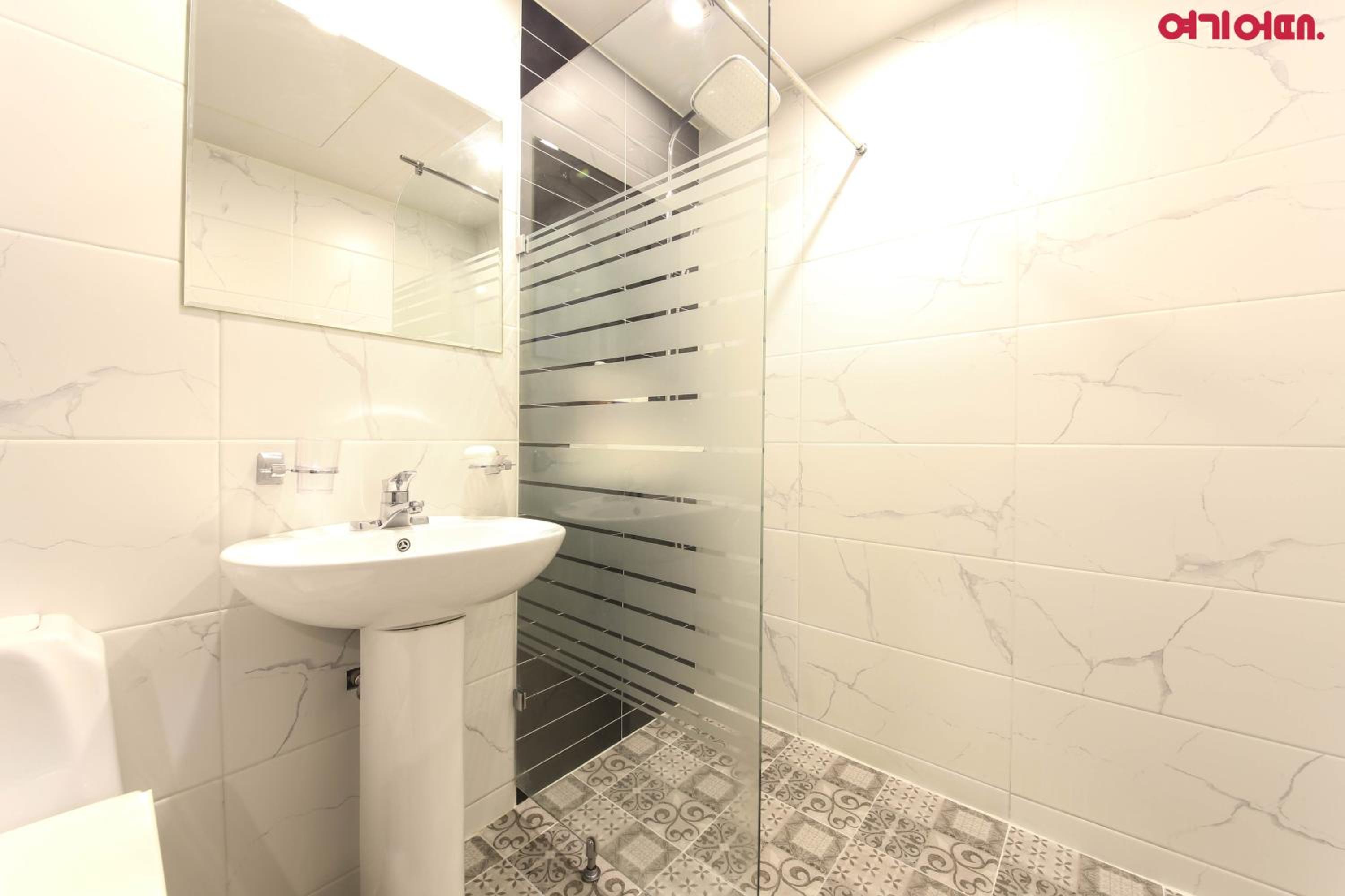 Standard Double Room - Photo 7