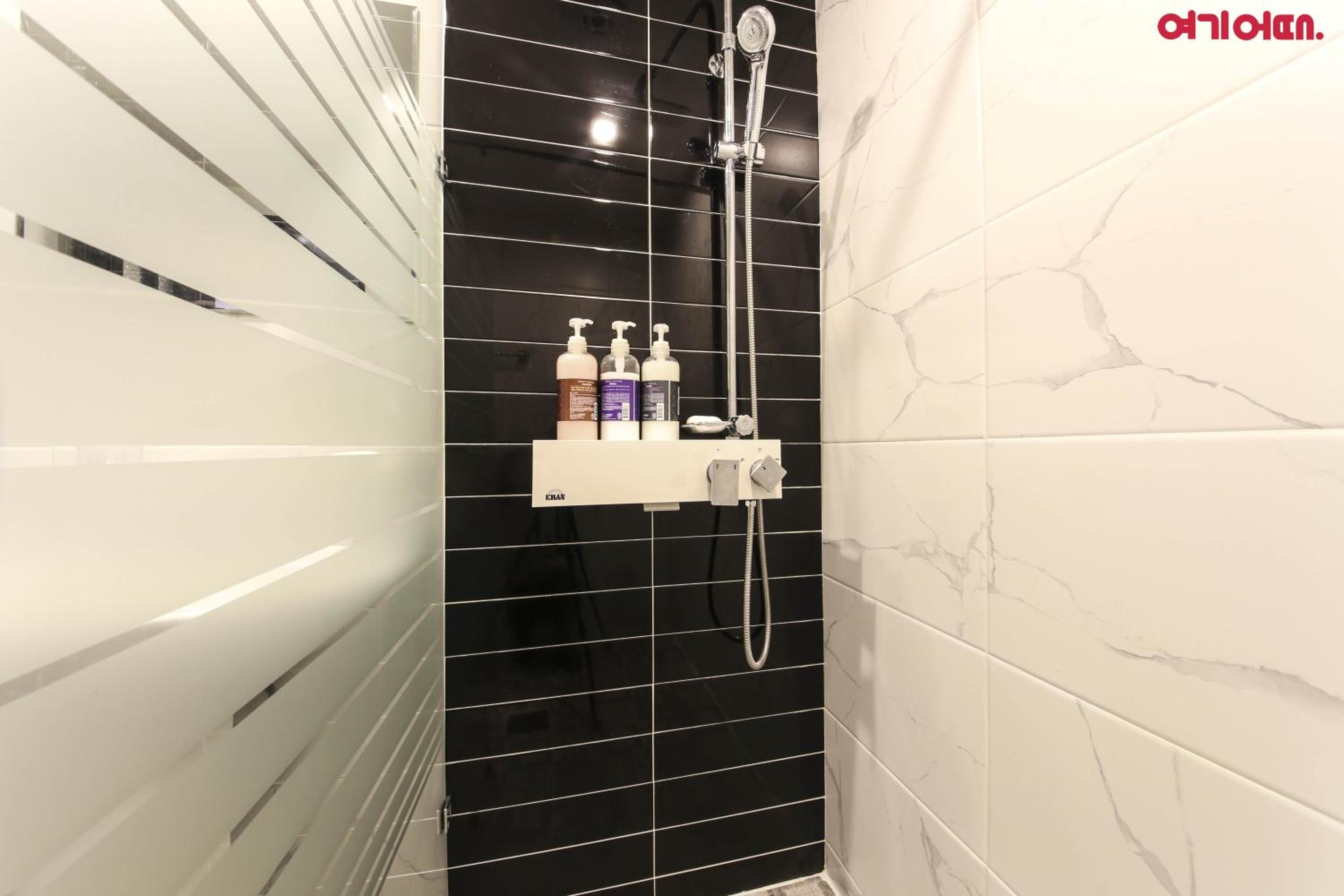 Standard Double Room - Photo 9