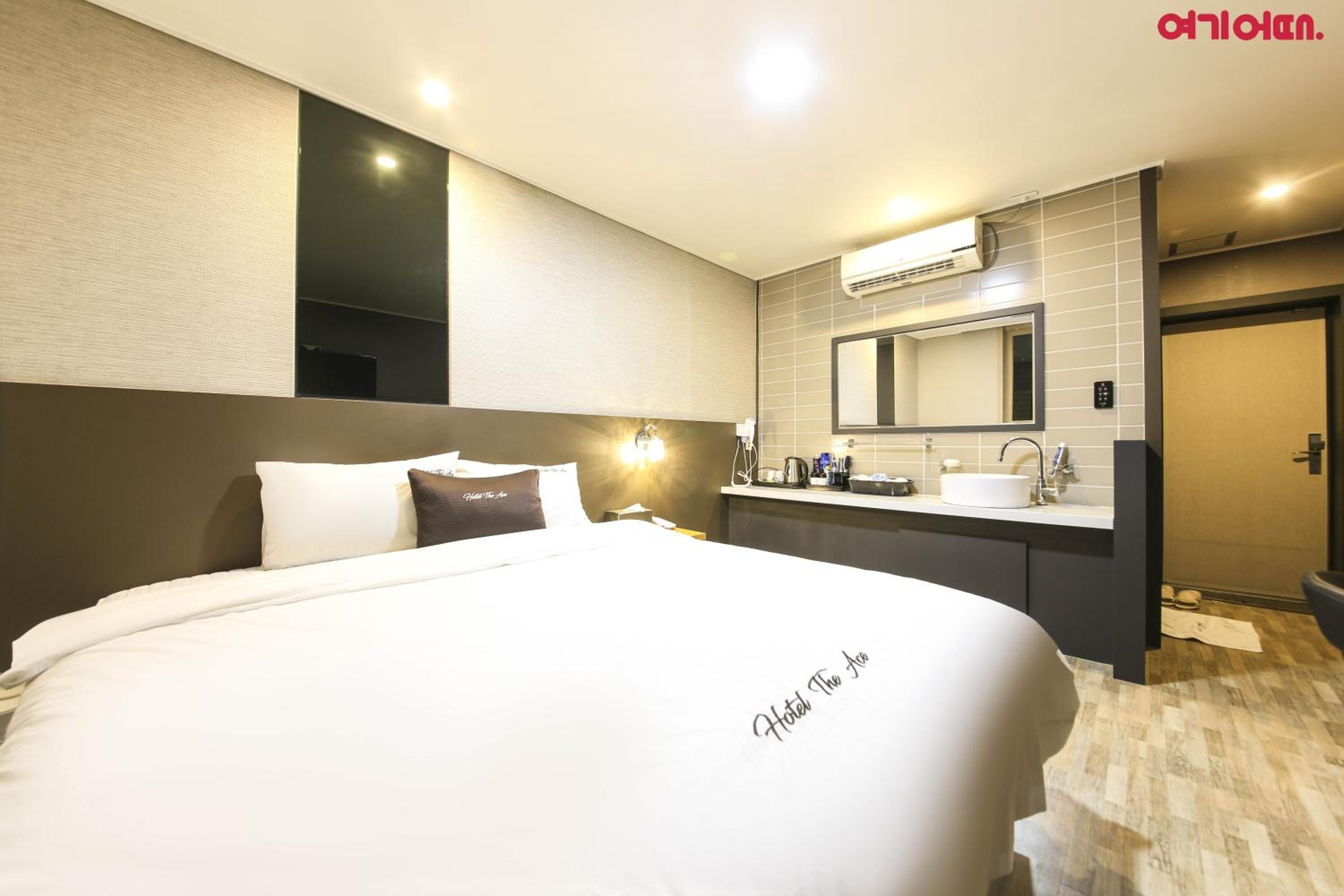 Deluxe Double Room - Photo 8