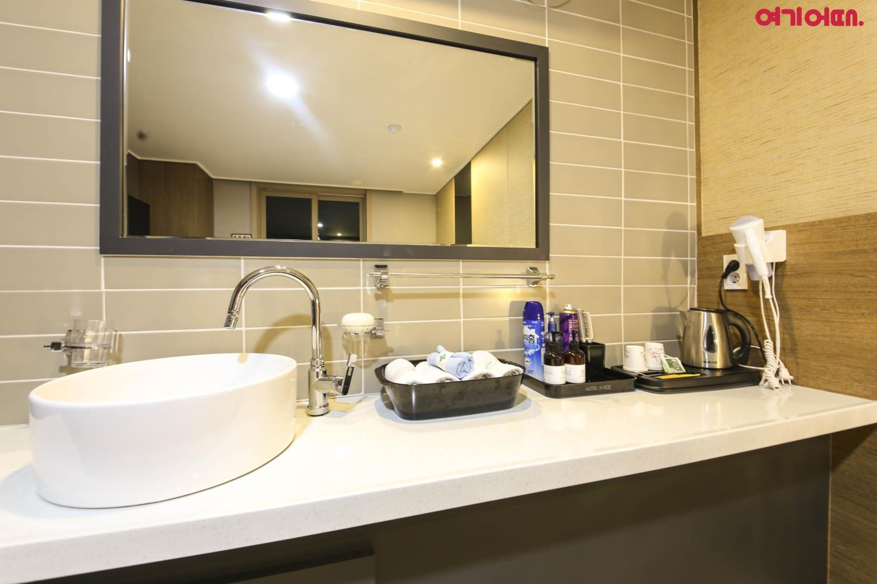 Deluxe Double Room - Photo 10