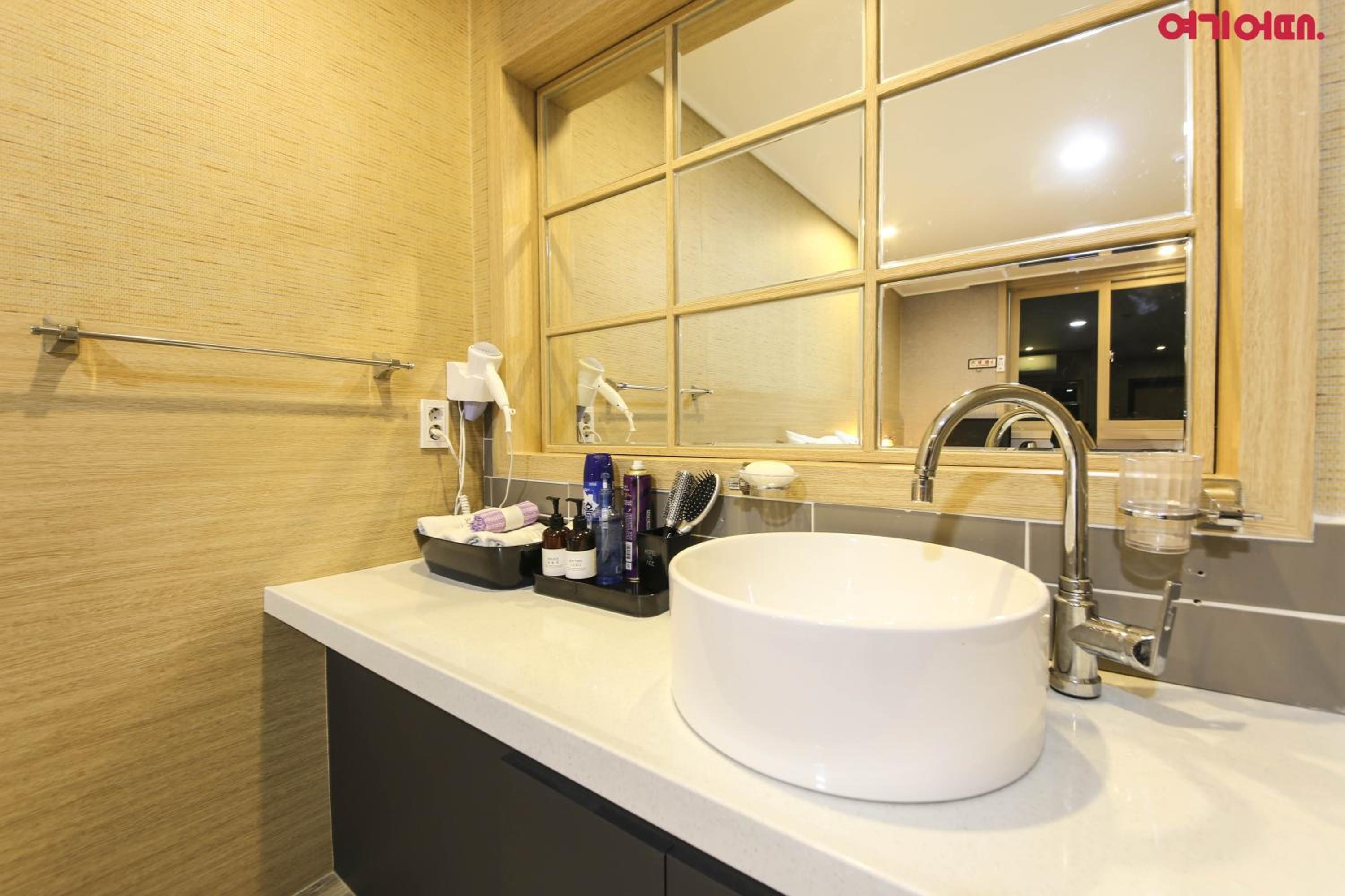 Deluxe Double Room - Photo 9