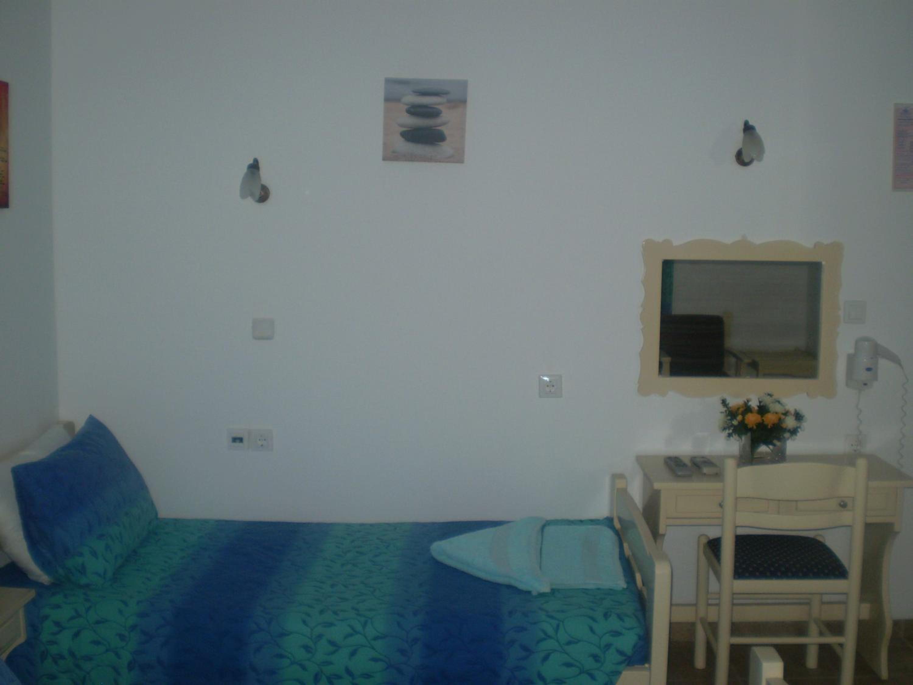 Economy Twin Room - Photo 1