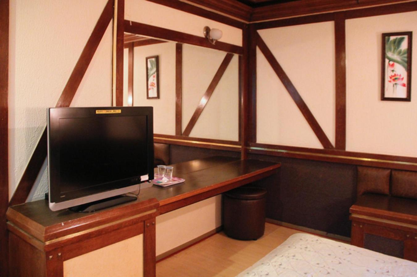 Economy Double Room - No Parking photo 2