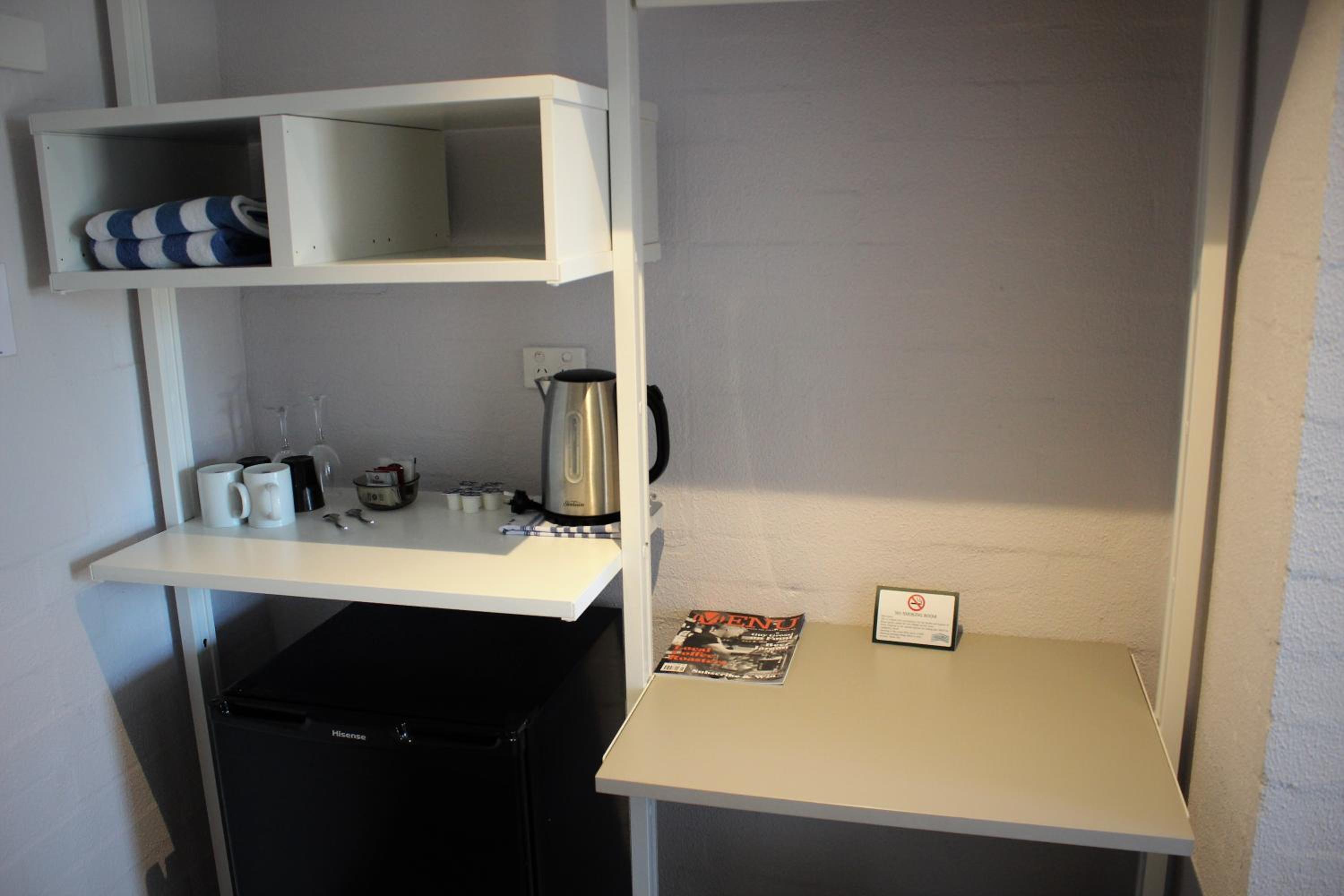 Deluxe King with Free Wifi and Parking photo 3