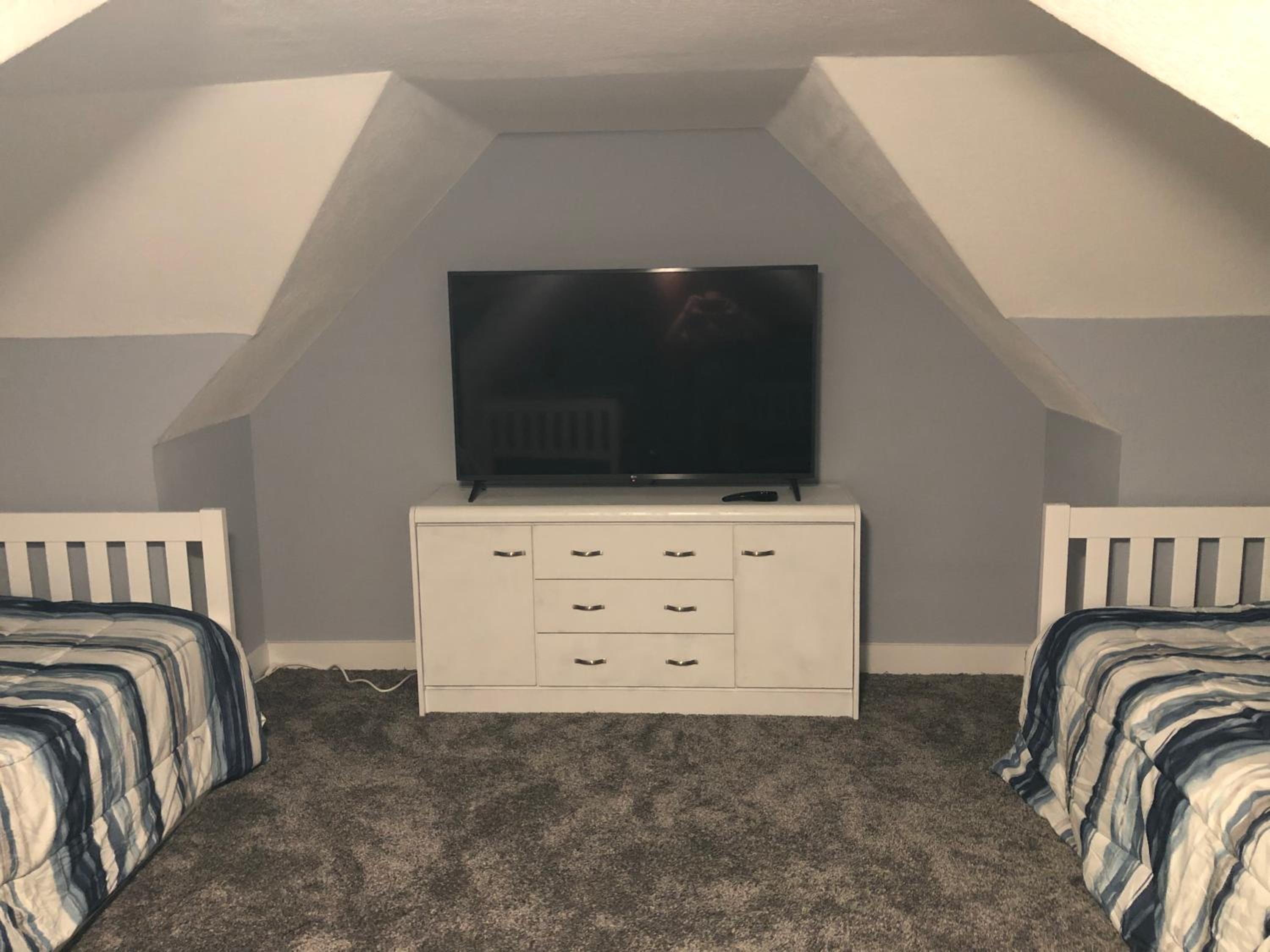 Two-Bedroom House - Photo 22