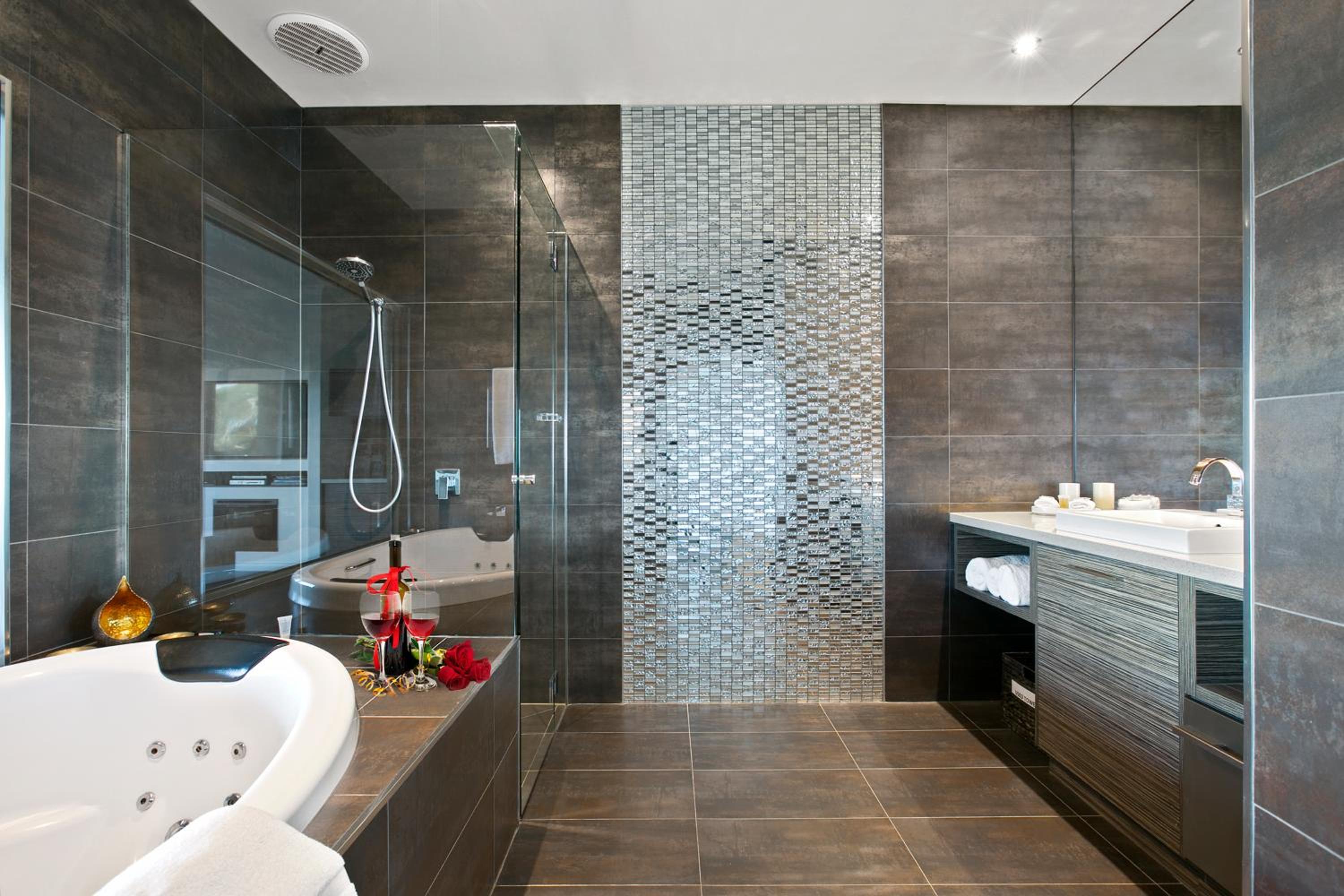 Chapman Spa Suite - Queen photo 3