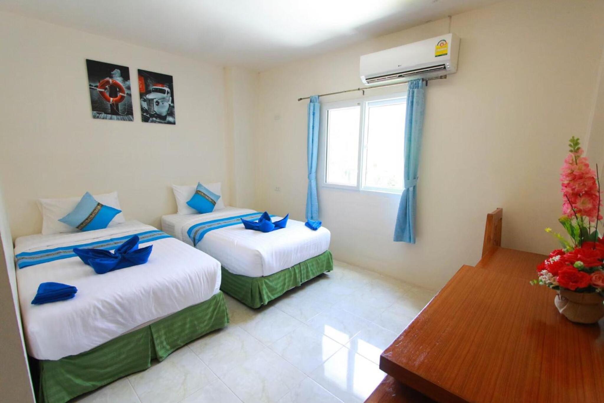 Twin Room with Private Bathroom photo 1