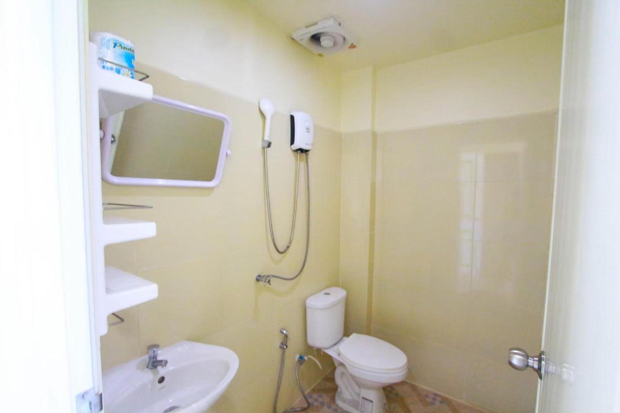 Single Bed in 4-Bed Dormitory Room photo 3