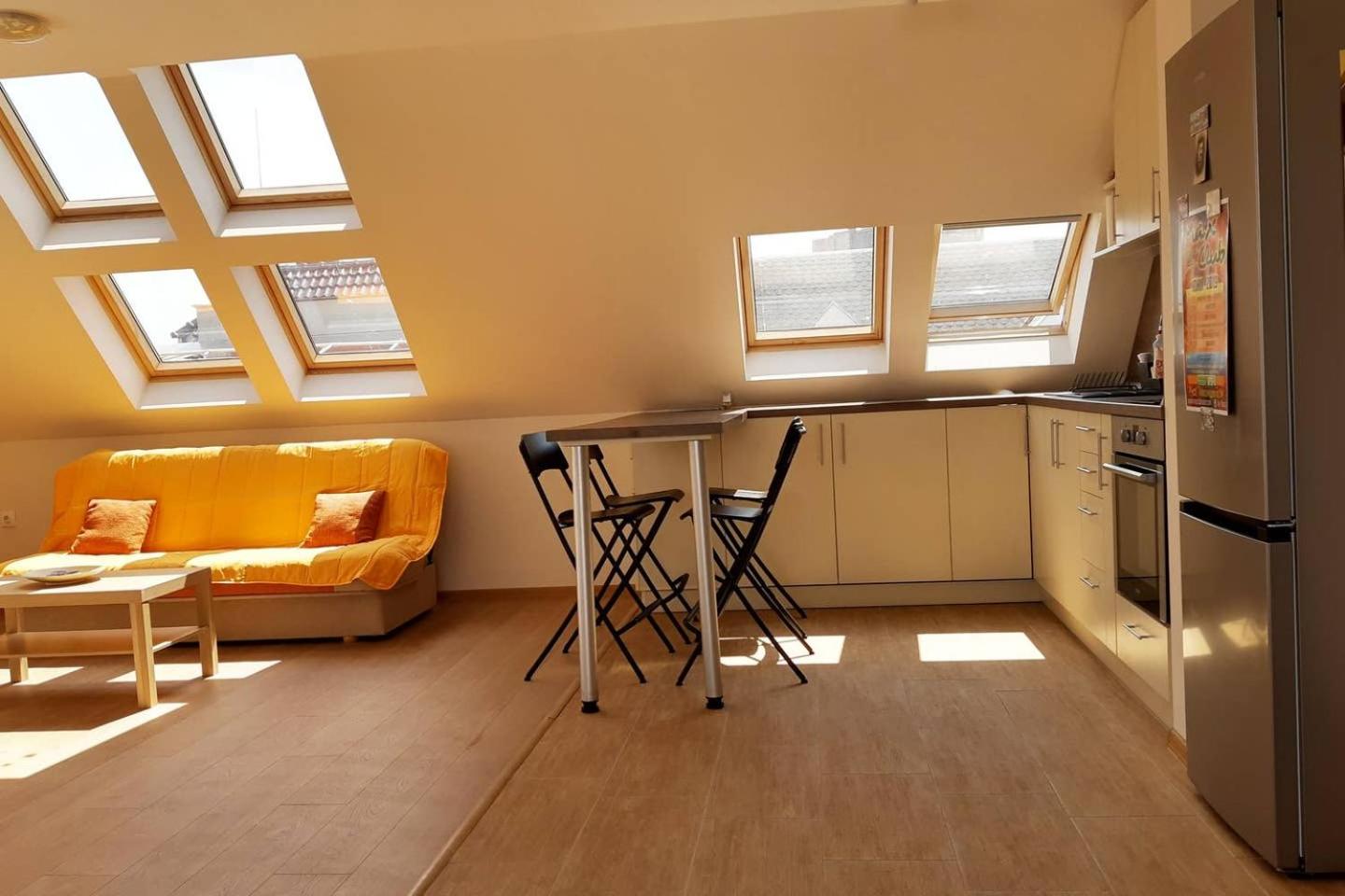 Apartment with Terrace - Photo 13